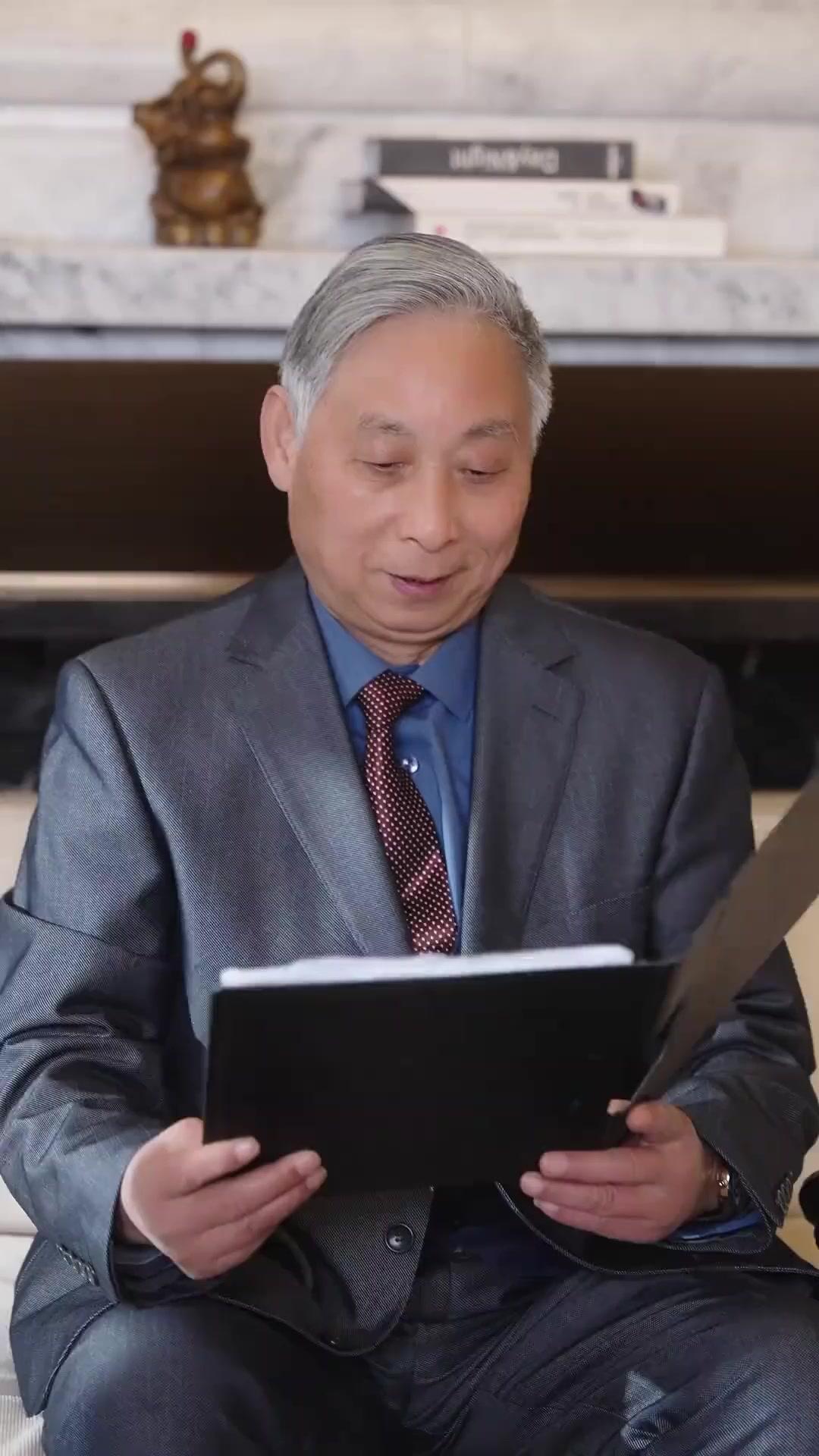 Long Uy Trấn Thiên Hạ