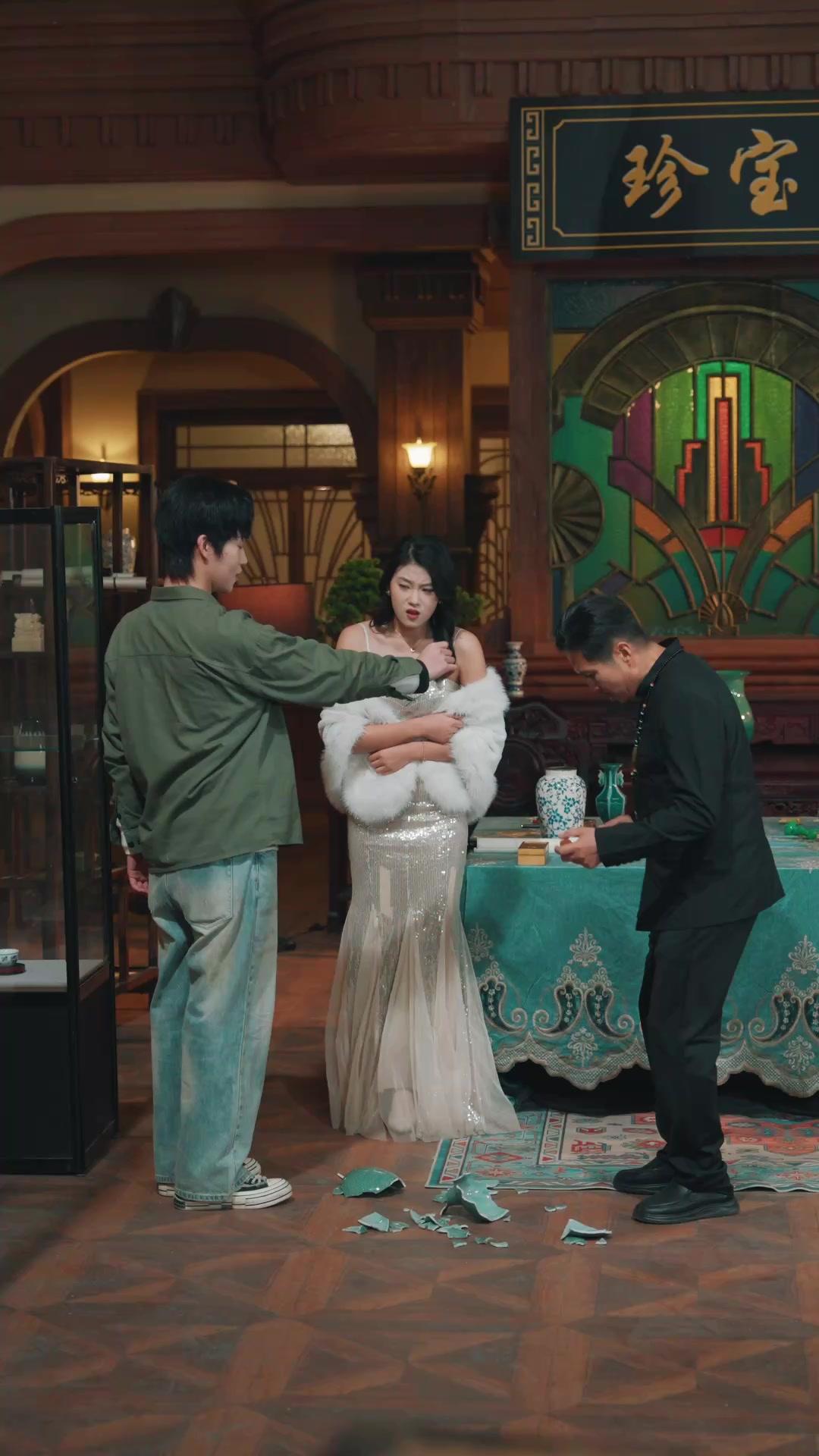 LE REGARD QUI PERCE TOUT