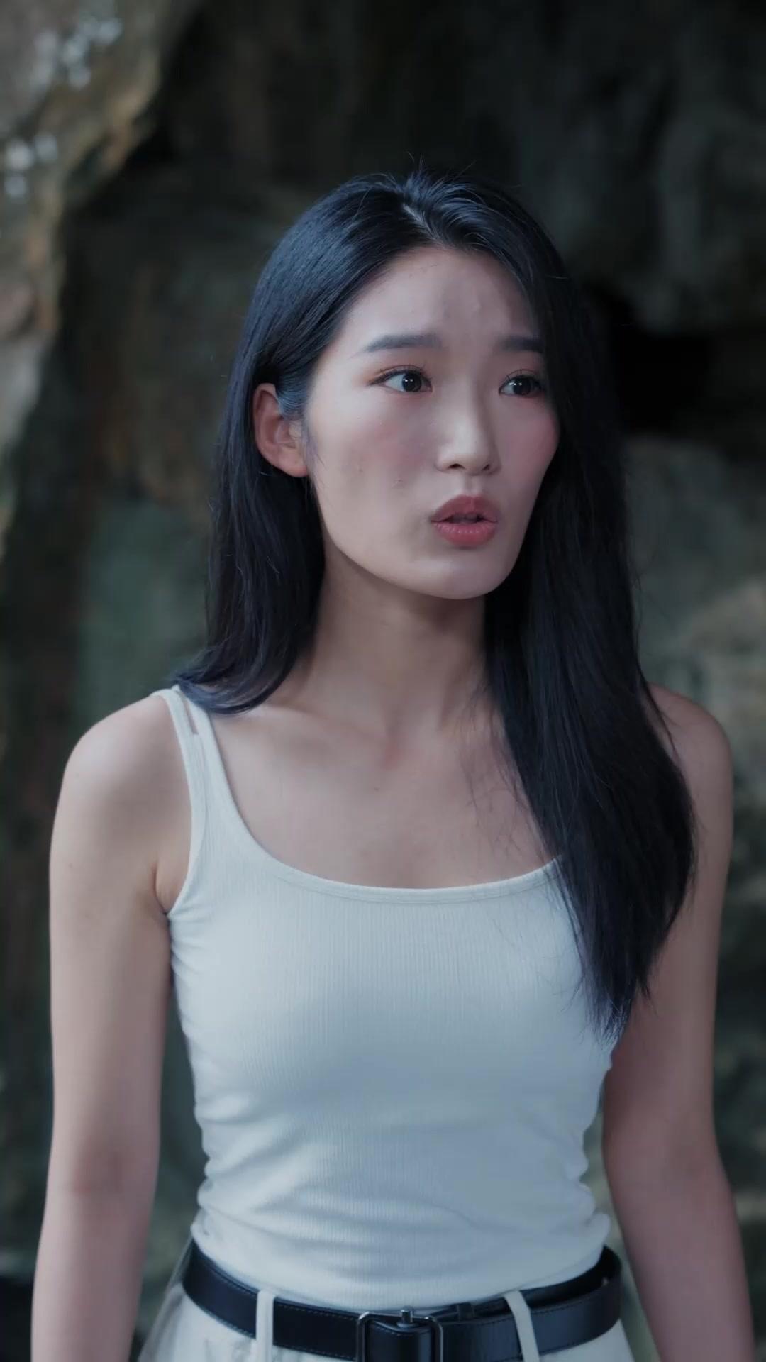 Lari!  Jerung raksasa datang!