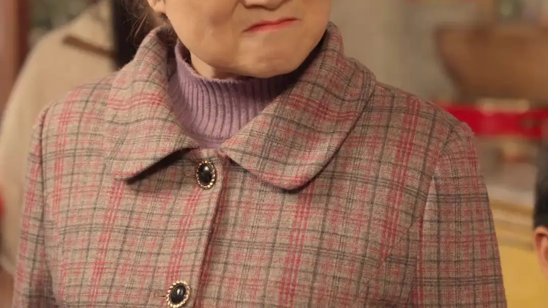 When the Tablecloth Has More Drama Than the Script