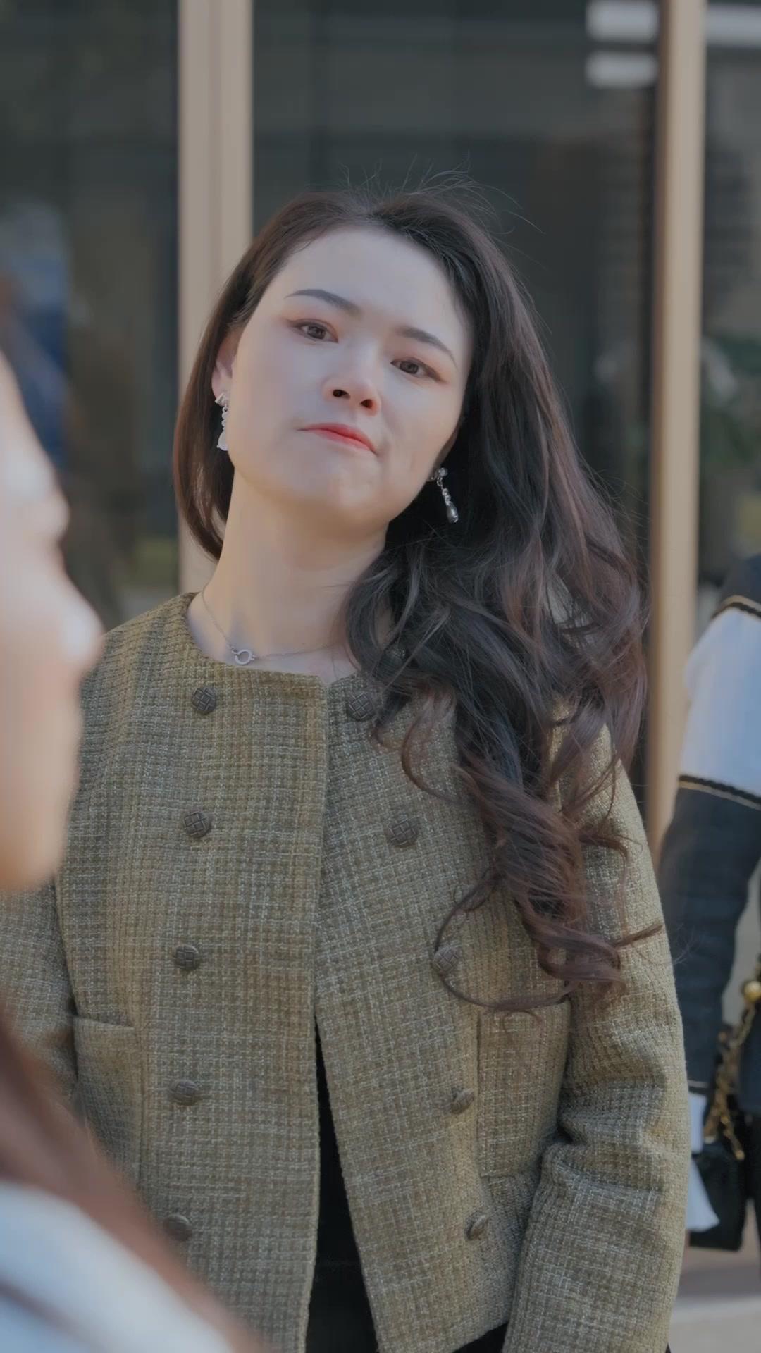 Istri Bos Bosan, Mulai Kerja Hari Ini