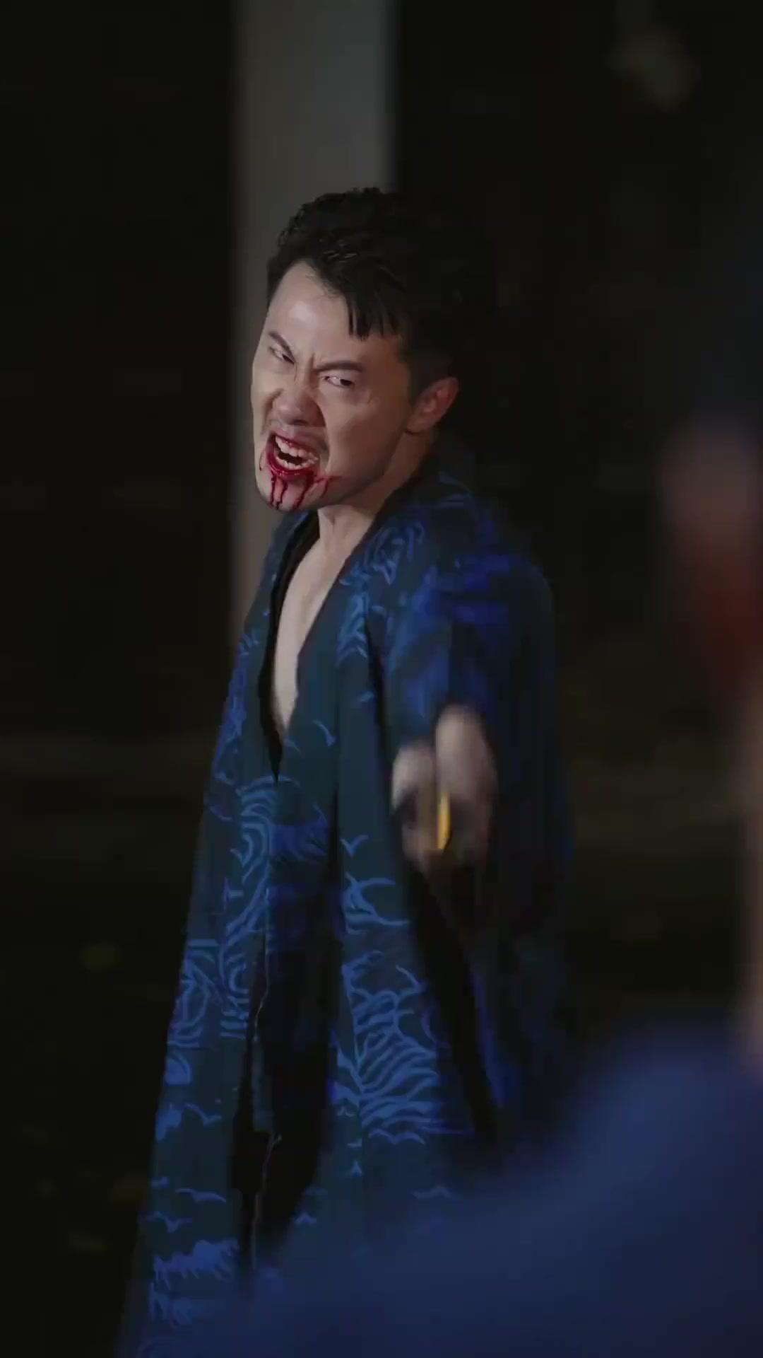 (Doblado) Alzo el filo del Este