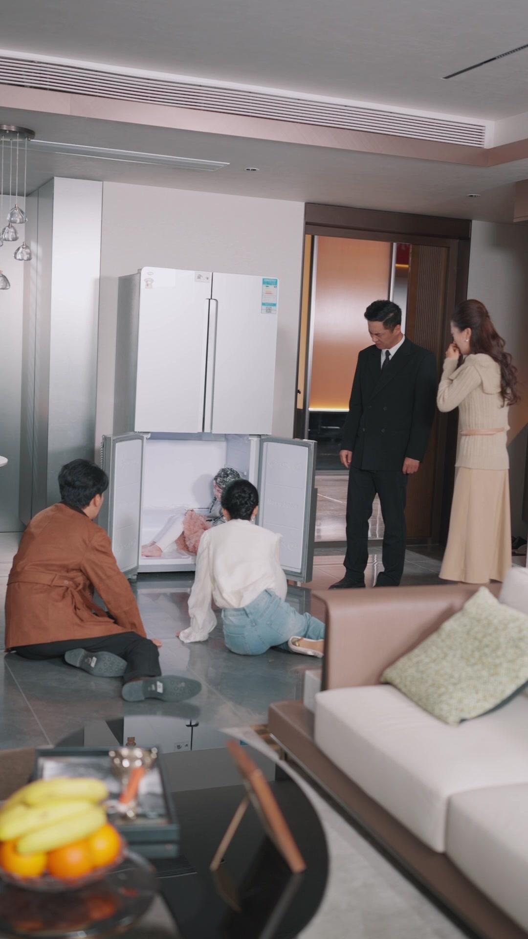 冷蔵庫の中の少女