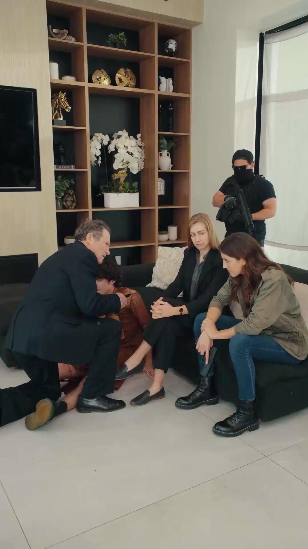 (Doblado)Mi mamá es agente de élite