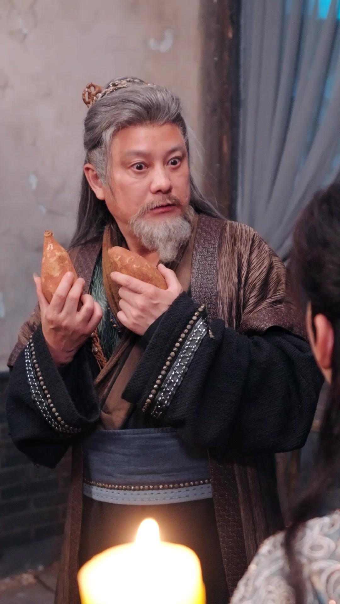 SOUS L'ENNEMIE, VERS L'AMOUR