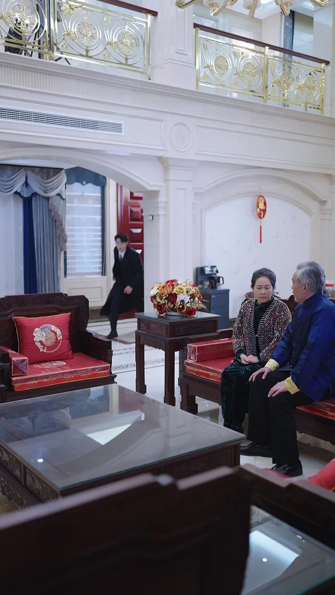 Rahasia Masa Lalu, Cinta dan Balas Dendam