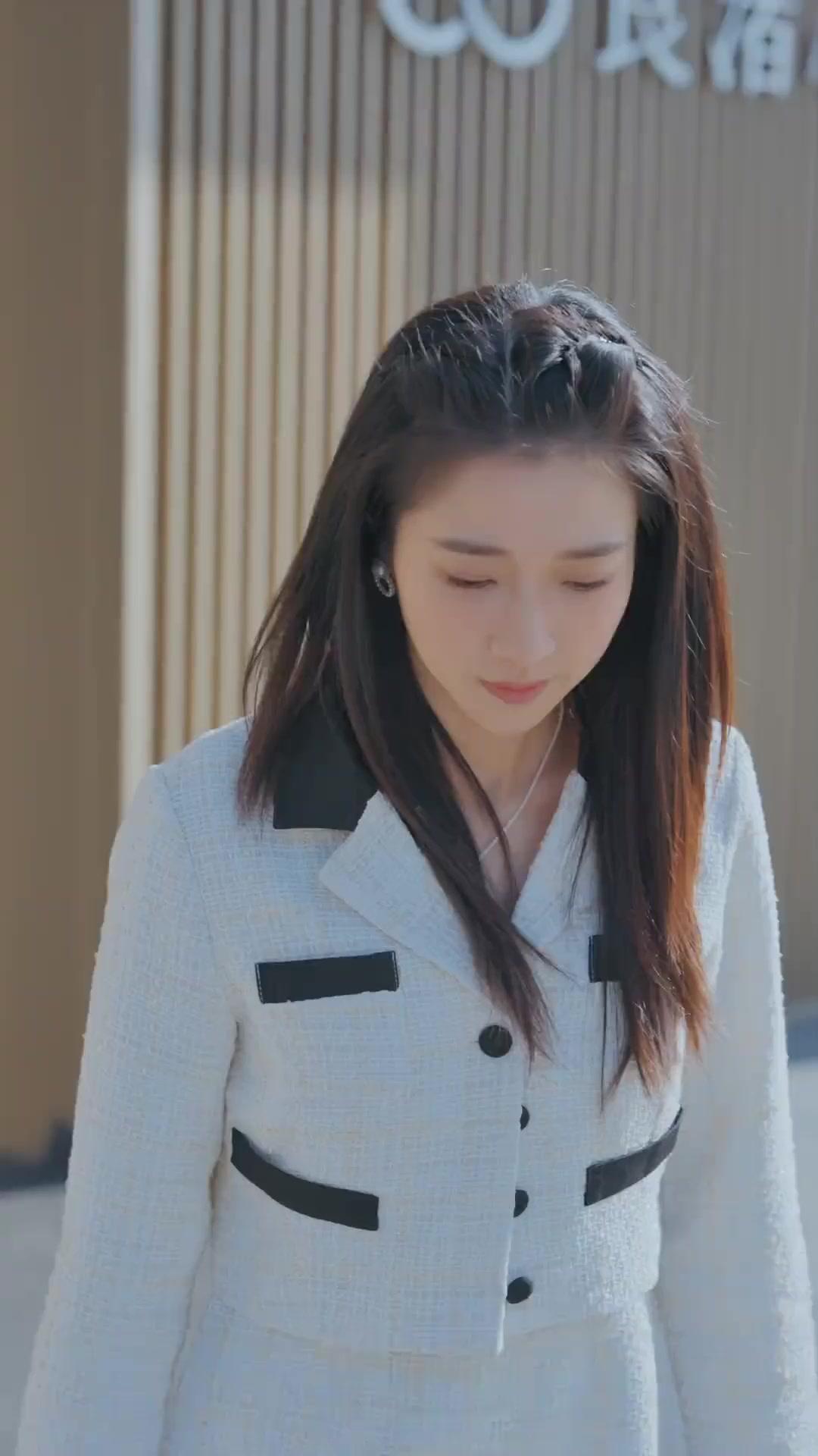 Istri Bos Bosan, Mulai Kerja Hari Ini