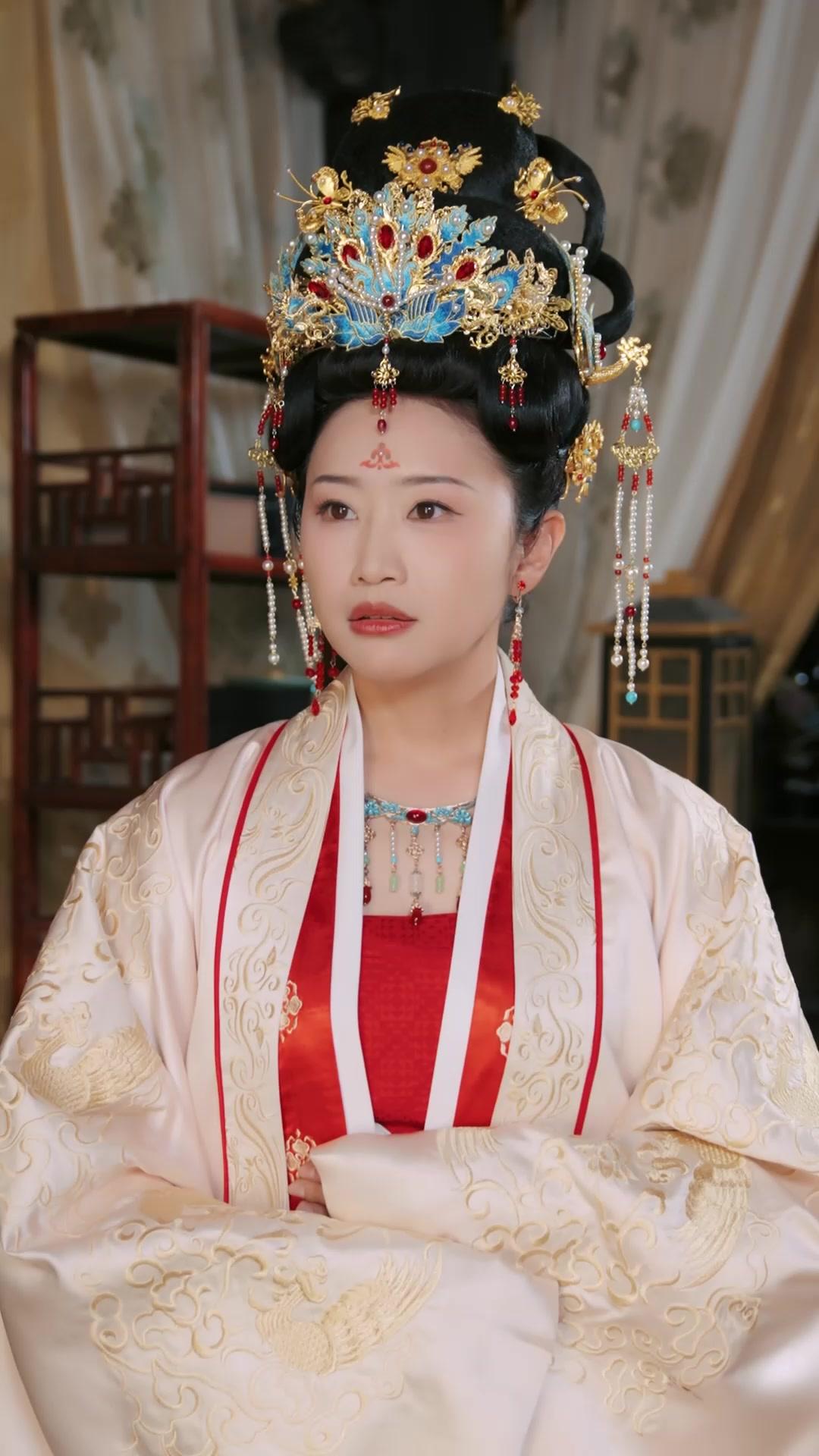  Putri Hoki Bikin Heboh Istana