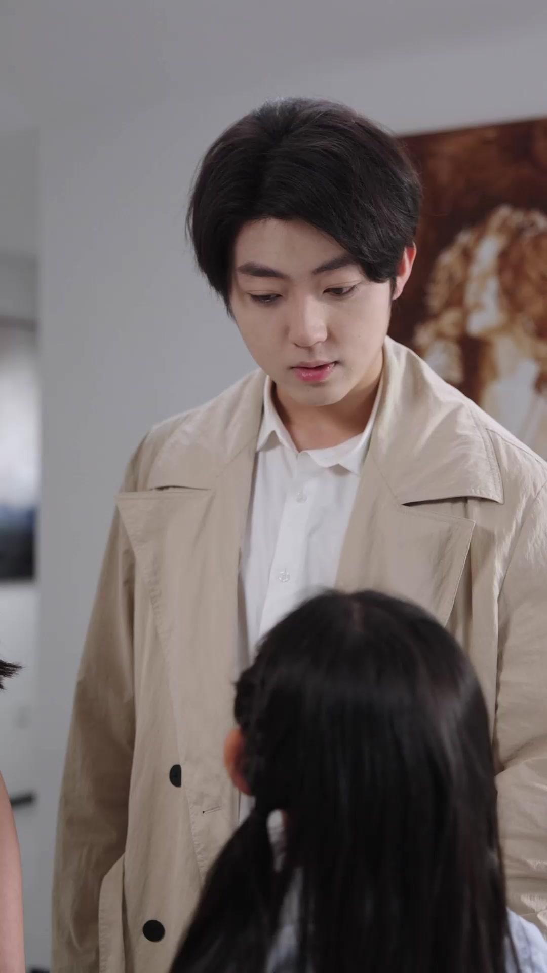 DEMI-MORT, DEMI-VIVANTE