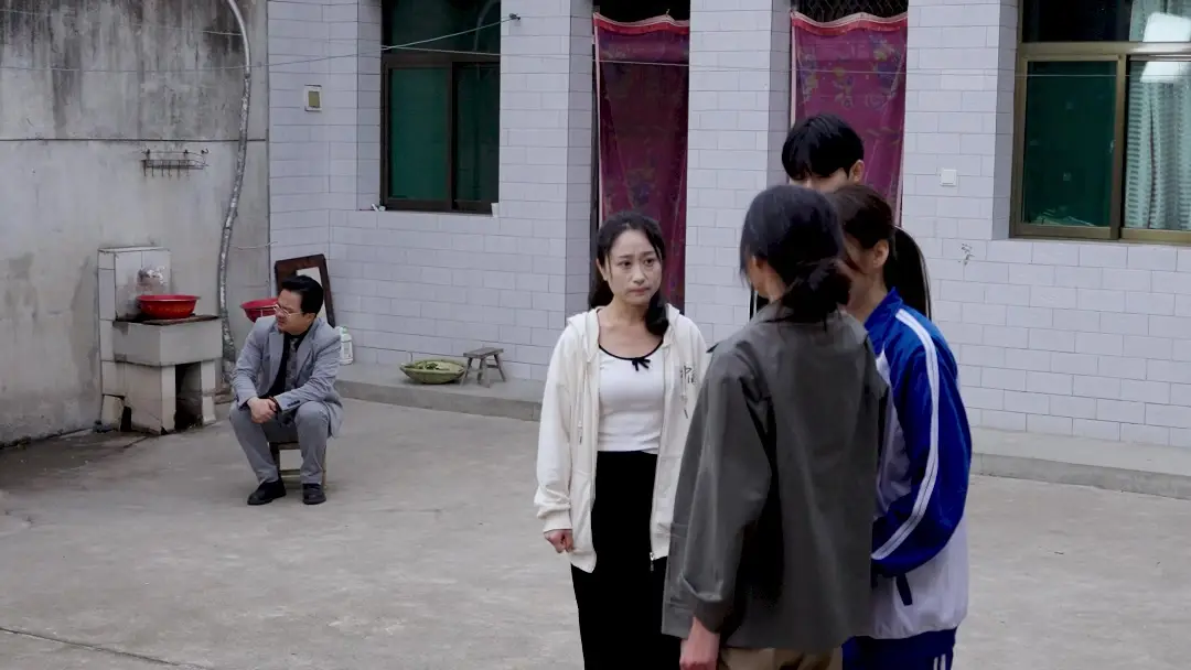 Legends of The Last Cultivator: When the Sky Bleeds Color Over a Courtyard