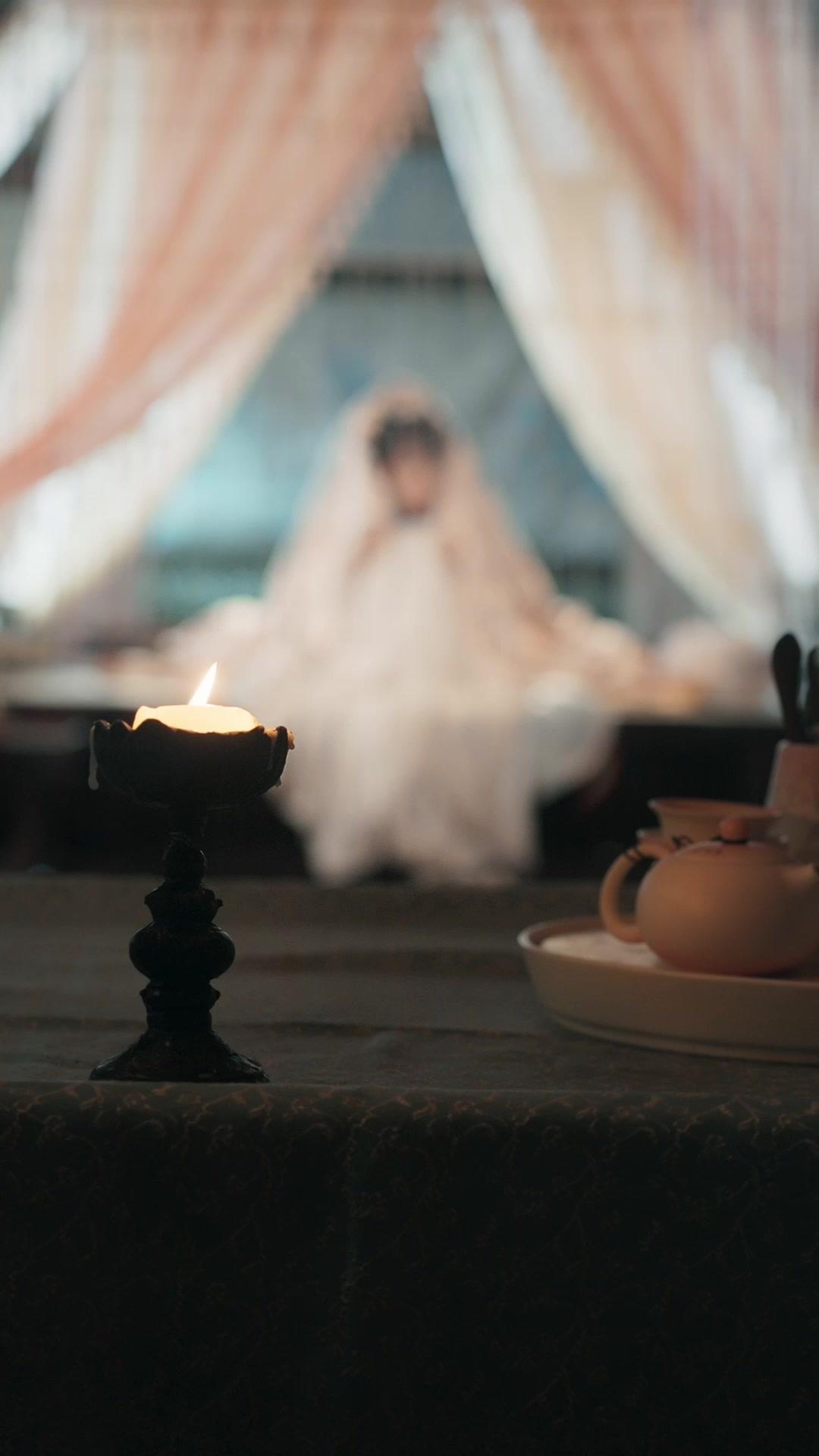 Kaisar, Musuhmu Aneh