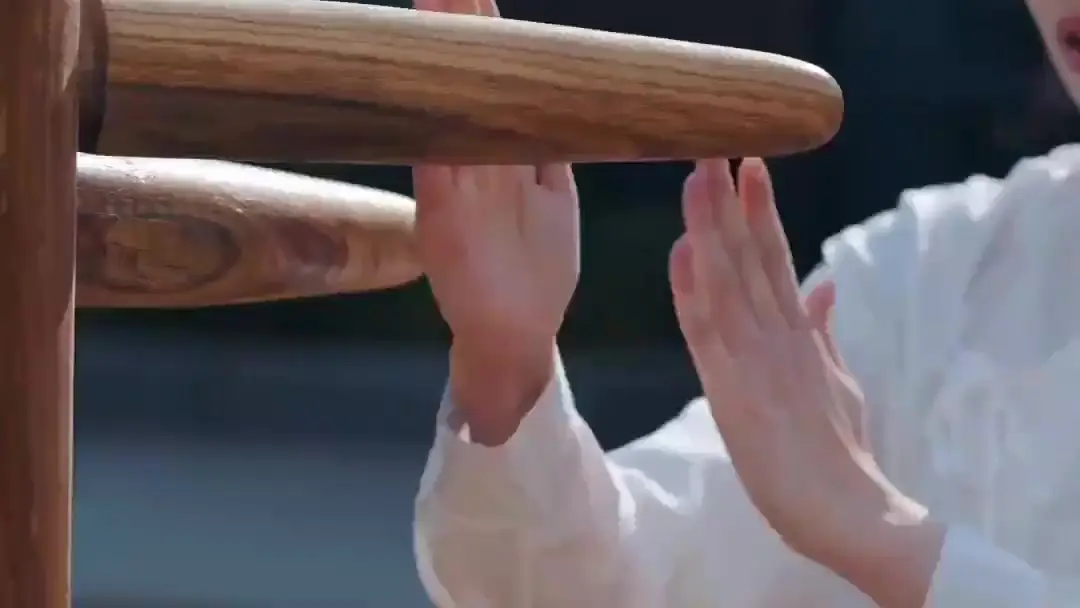 (Dublajlı) Ölümsüz Düştü Dünyaya, Eşim Kara Anka: Üç Gün Sonra Gökyüzünden Gelen Şaşkınlık