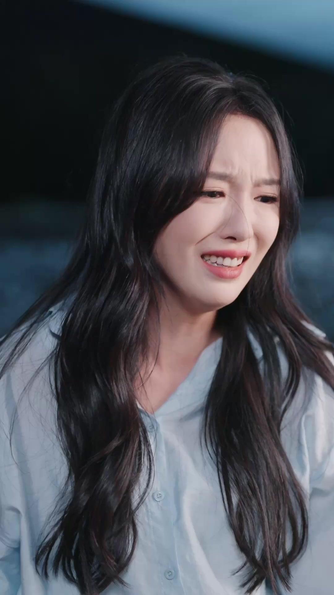 Bayangan Di Balik Senyum Indahmu