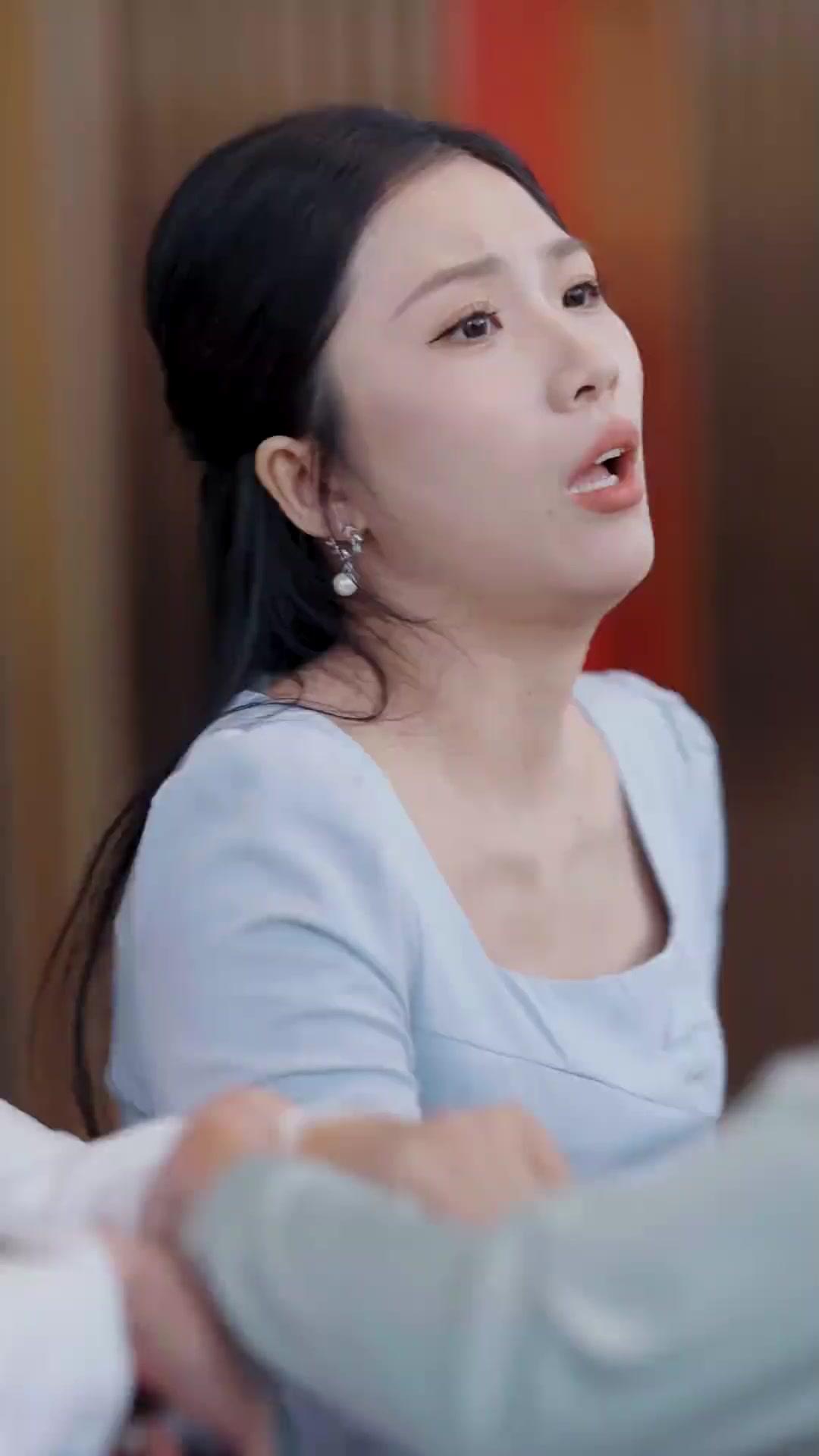 O Terceiro nos Registros: Um Mistério no Hotel