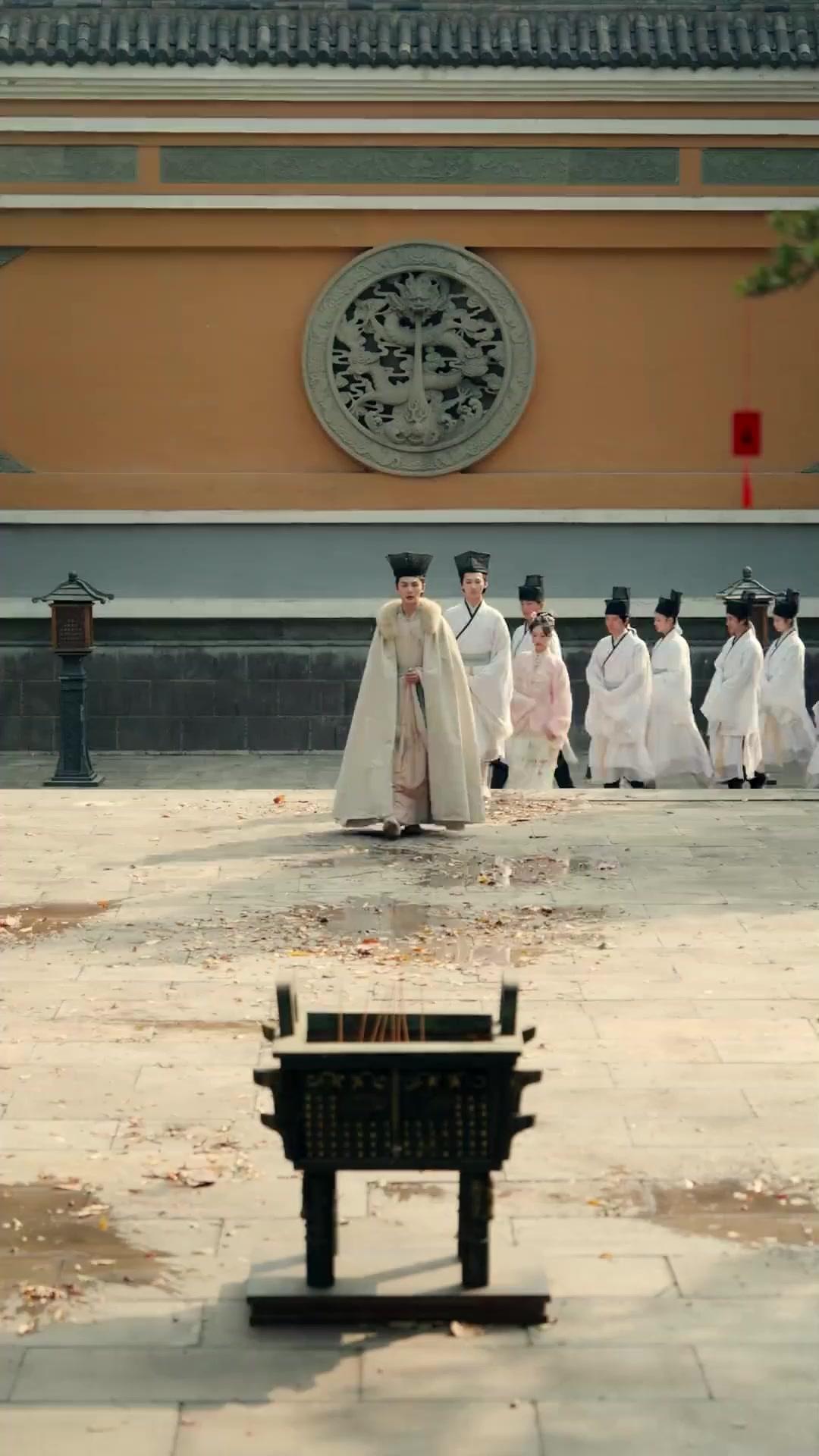 약혼자 버리니 황후가 차려지네