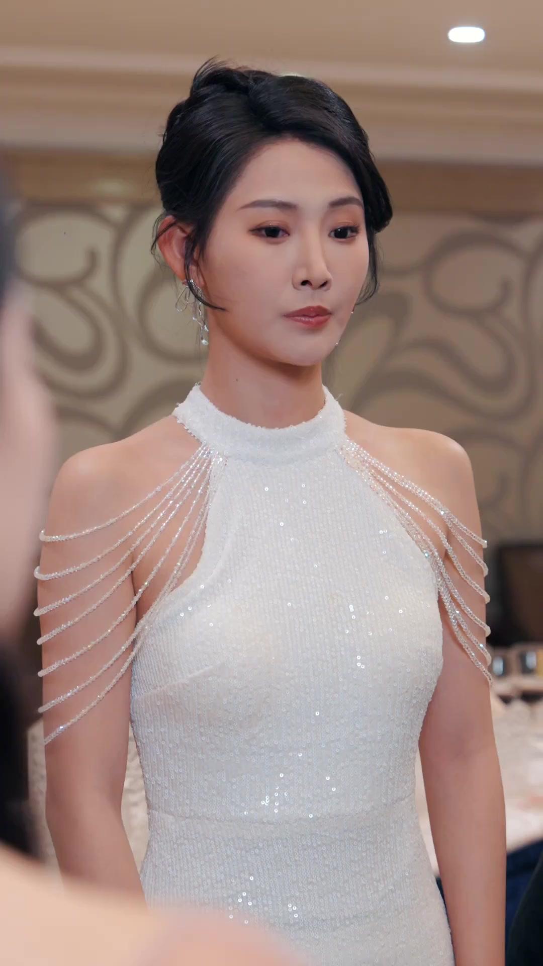 تزوجت الرجل المناسب من سيارة الزفاف الخطأ