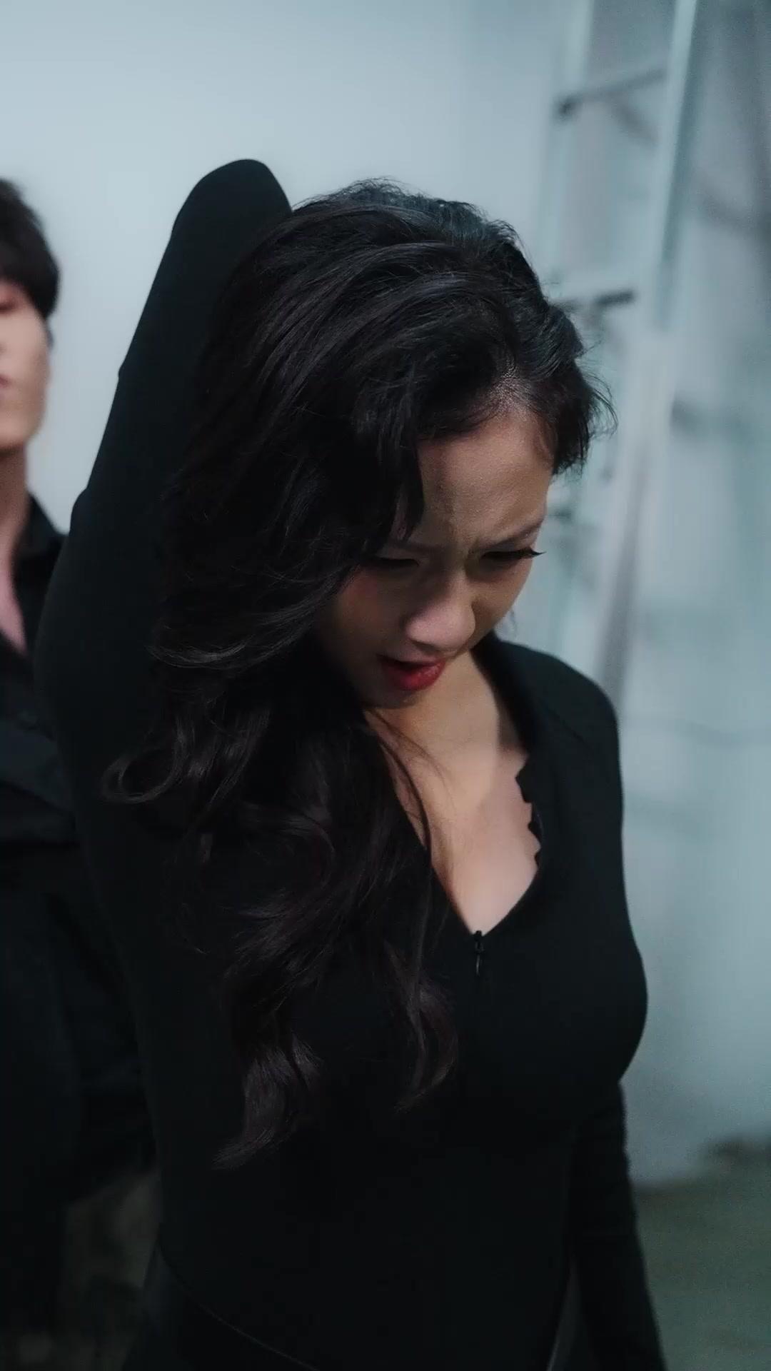 LA BELLE ET LE GARDE