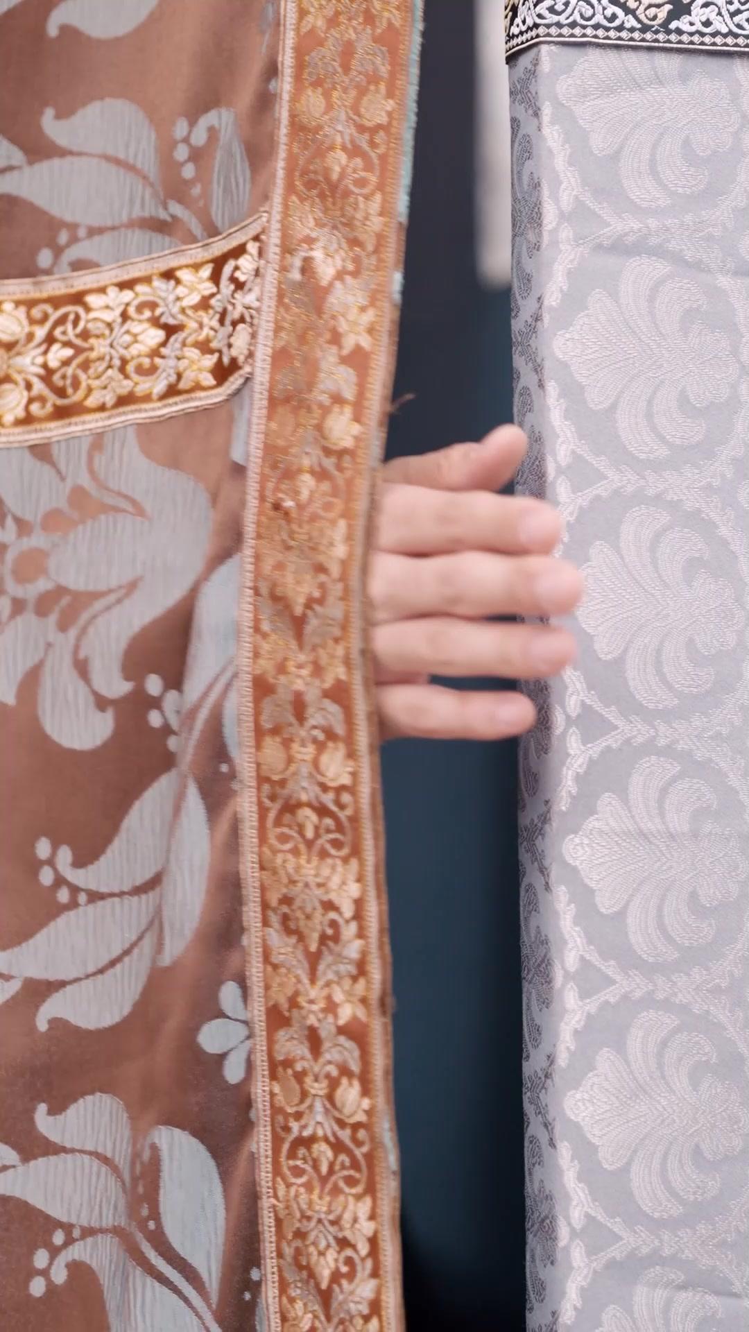 담장 너머의 운명