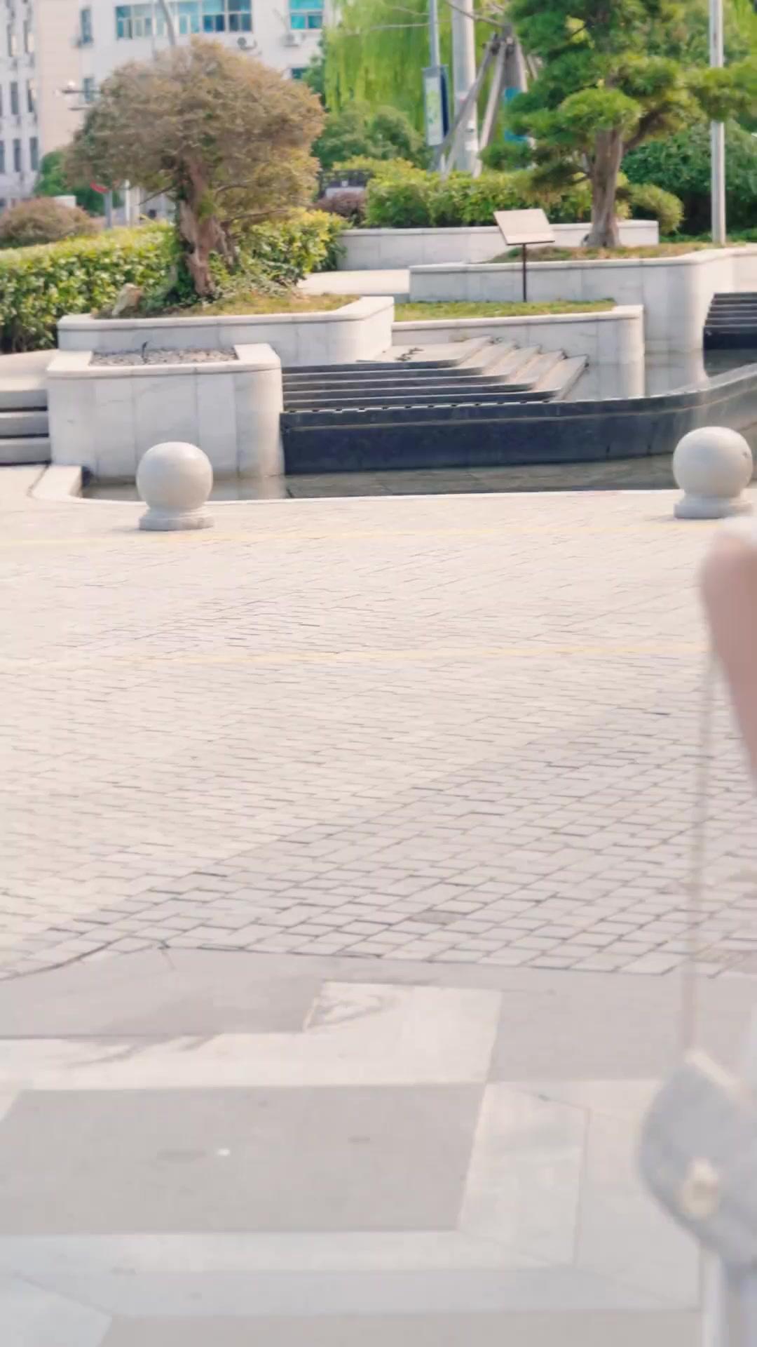 새장 속의 그녀