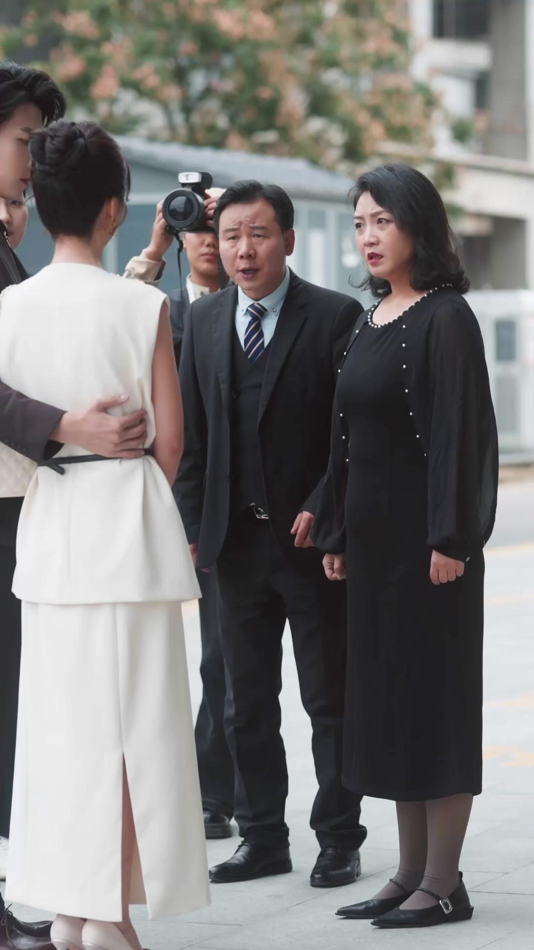 The Healing Girl and Her Devoted CEO