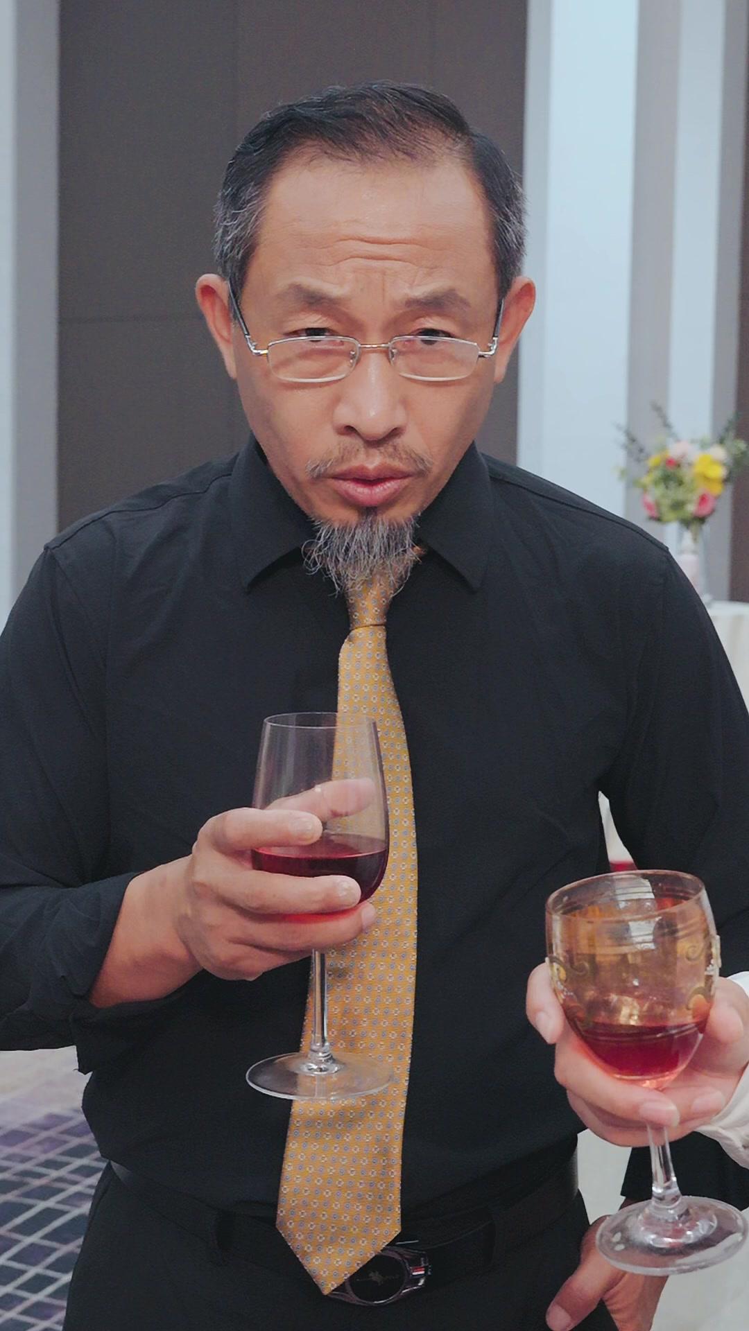 Baru Cerai, Malah Dekat Musuhnya