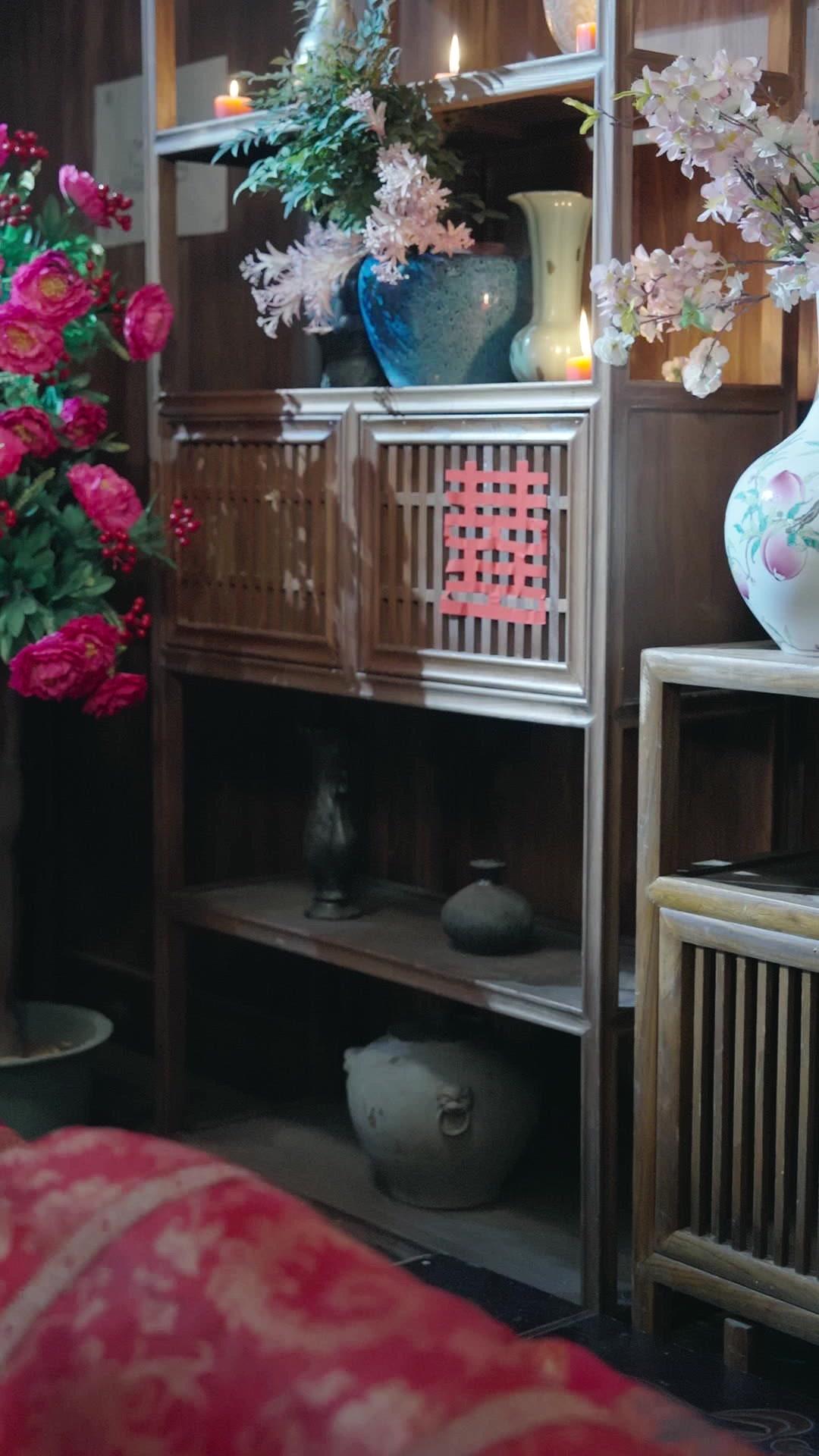 Oops, I Got a Caged Prince