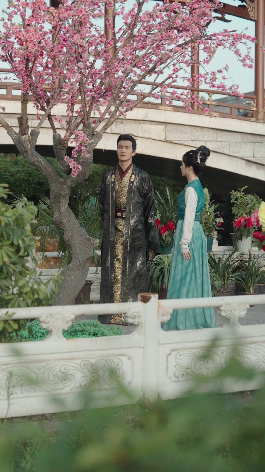 Your Majesty… I’m Just a Courtesan!