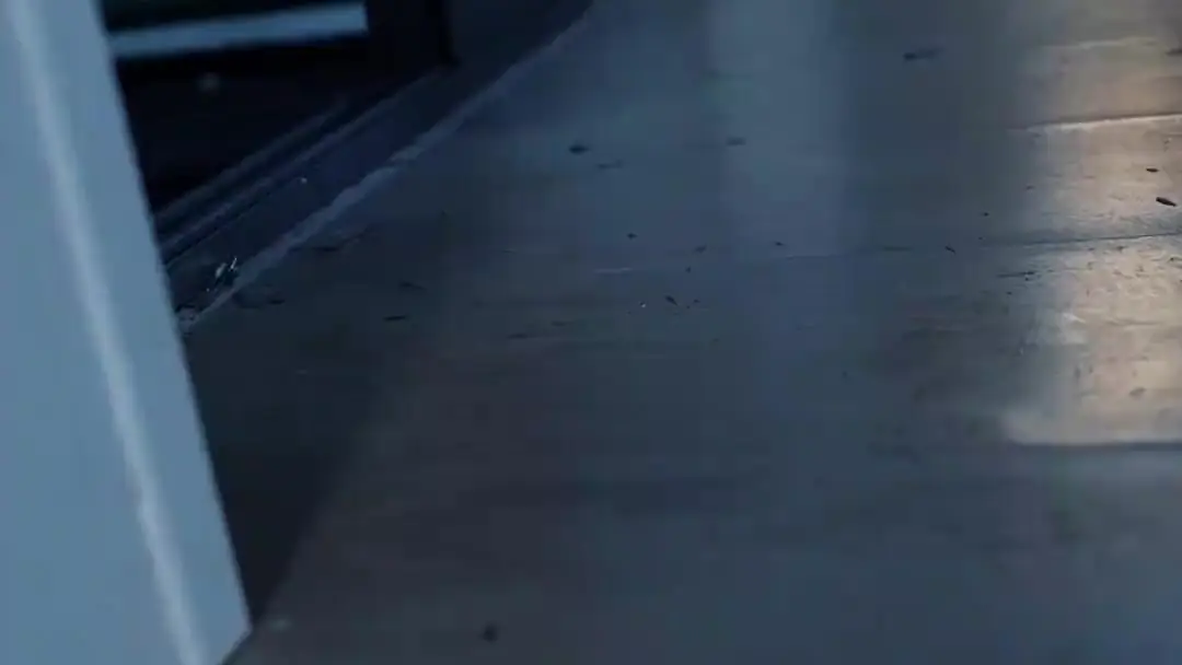 (مدبلج) سائق الشاحنات، أقوى مما تتخيل: لغز الهوية في غرفة الكؤوس