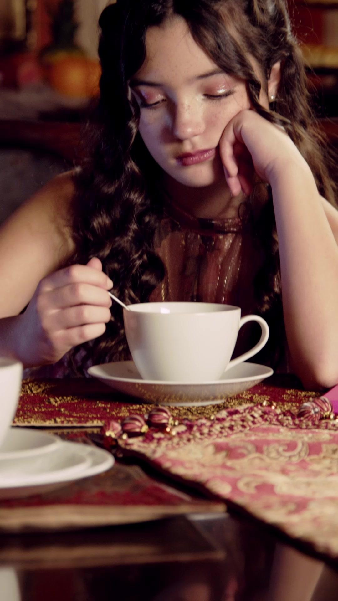 THE ALPHA'S KEPT WOMAN