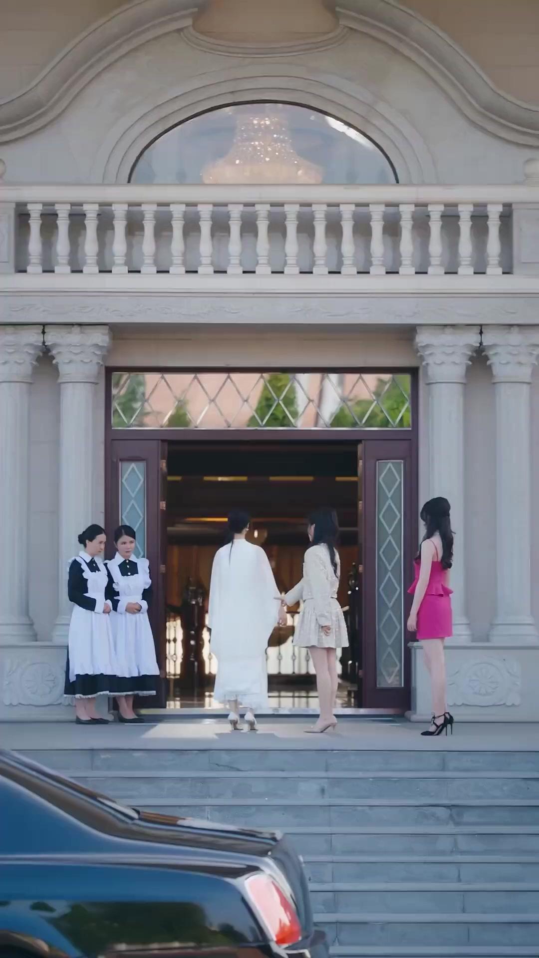 Ela é a Noiva Louca!