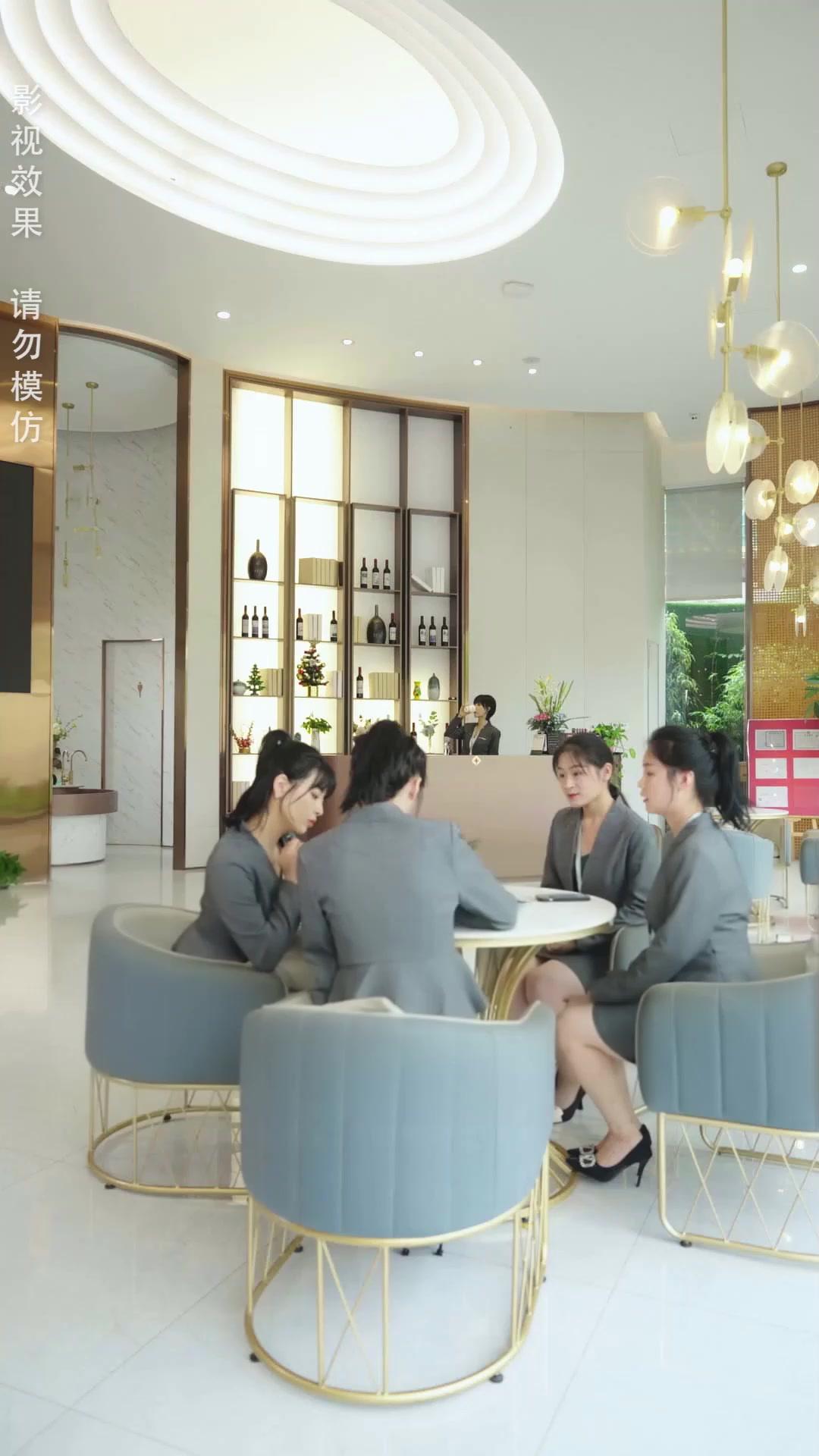 زوجته الحلوة أميرة ثروته؟