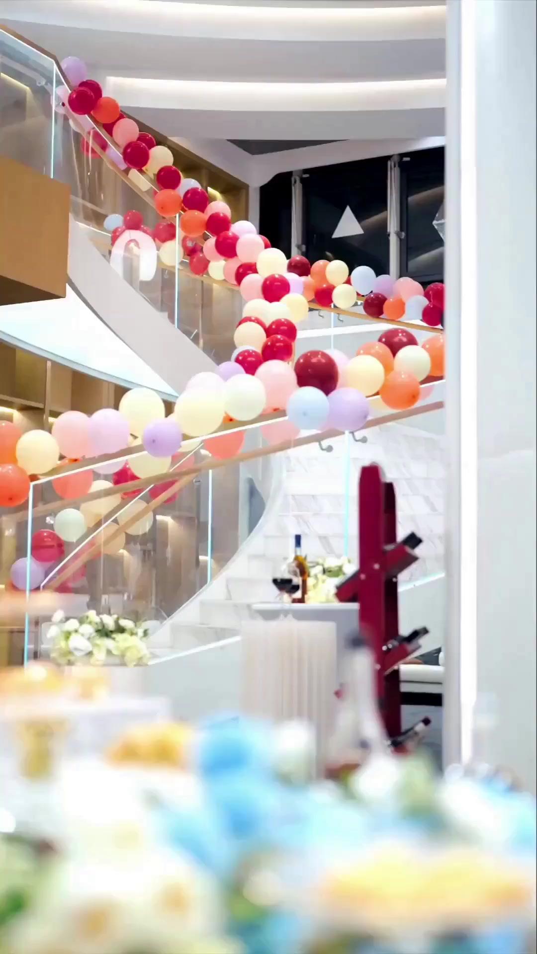 (พากย์เสียง) ดาวรักพัดหายในสายลม