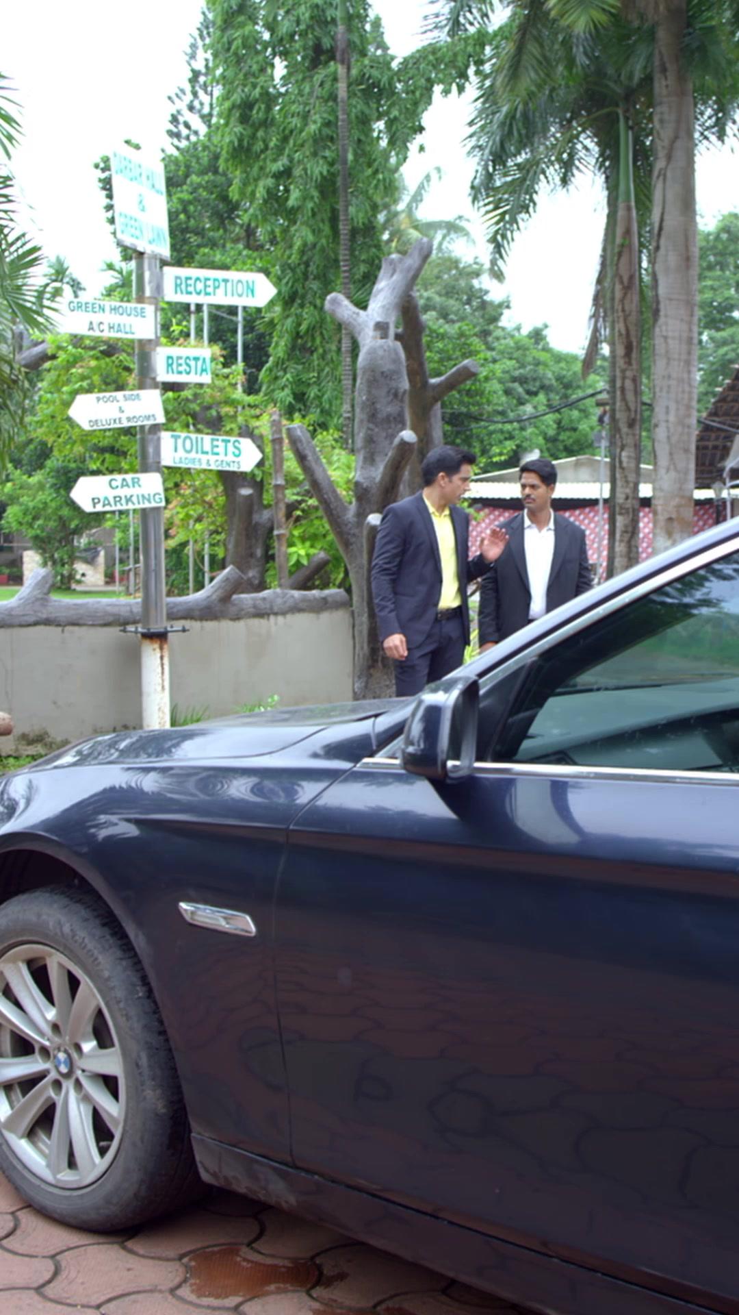 Poor Guests? Wrong Billionaires.