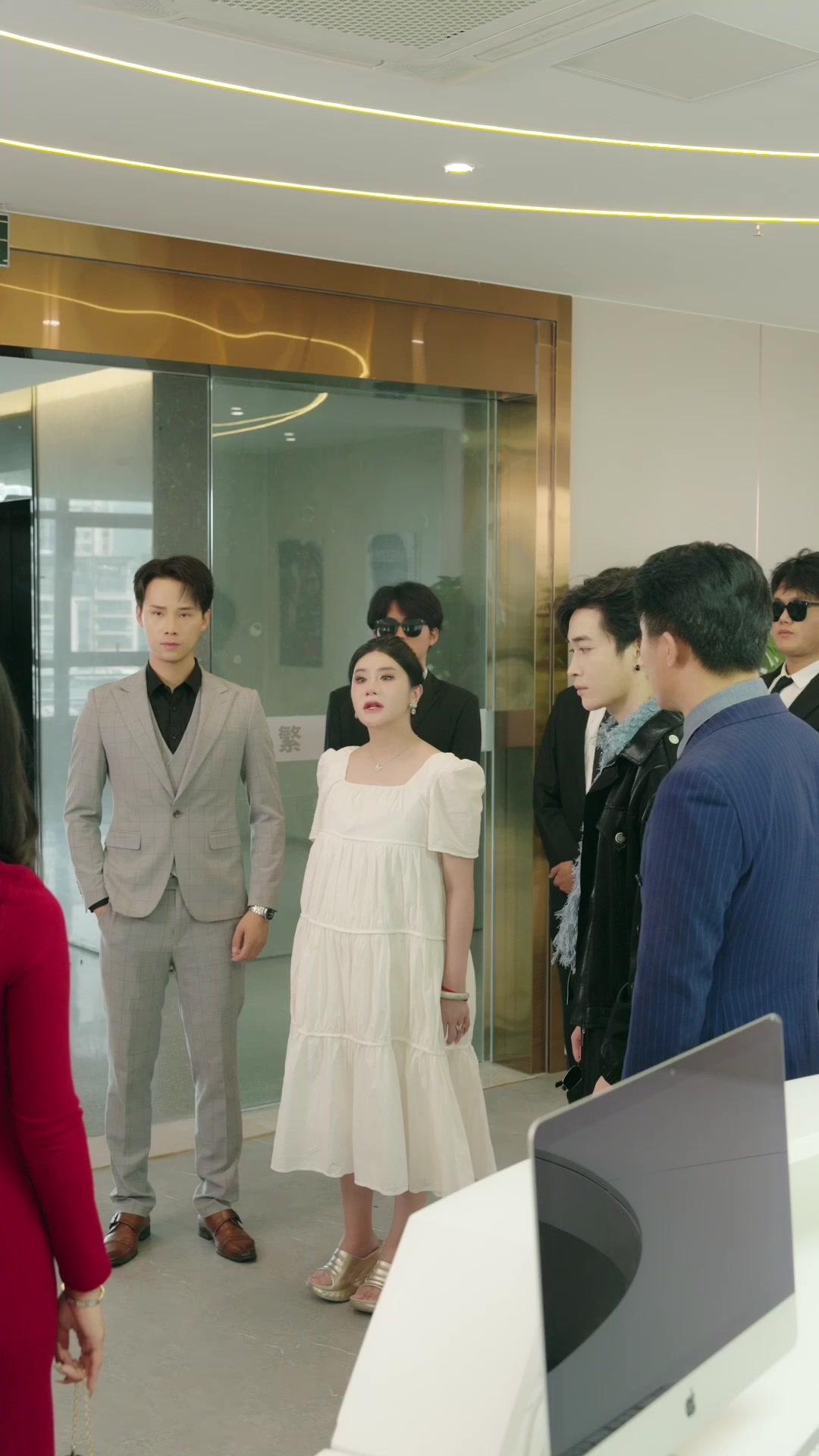 Bye, Scum Ex! Hi, Rich Life!