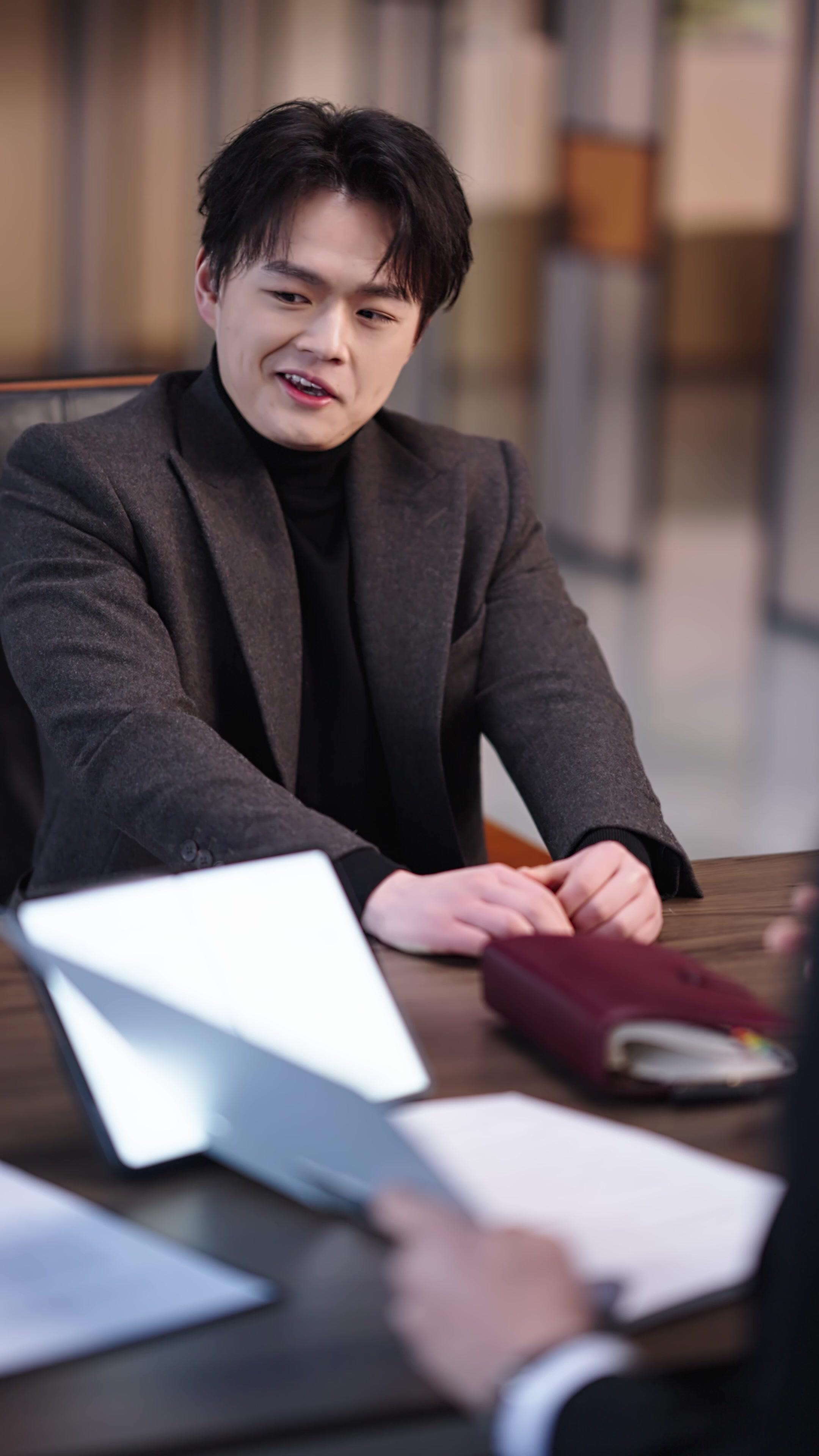 撩到個大佬，他超會撐腰的