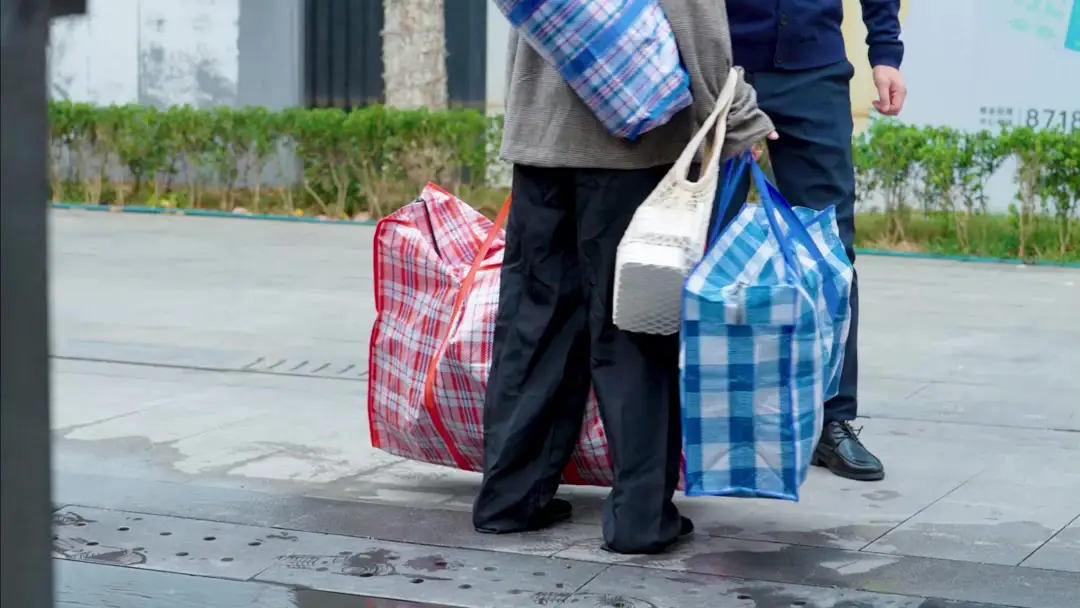 与君白首此人间 ep-1：蓝格子袋里的生死三分钟