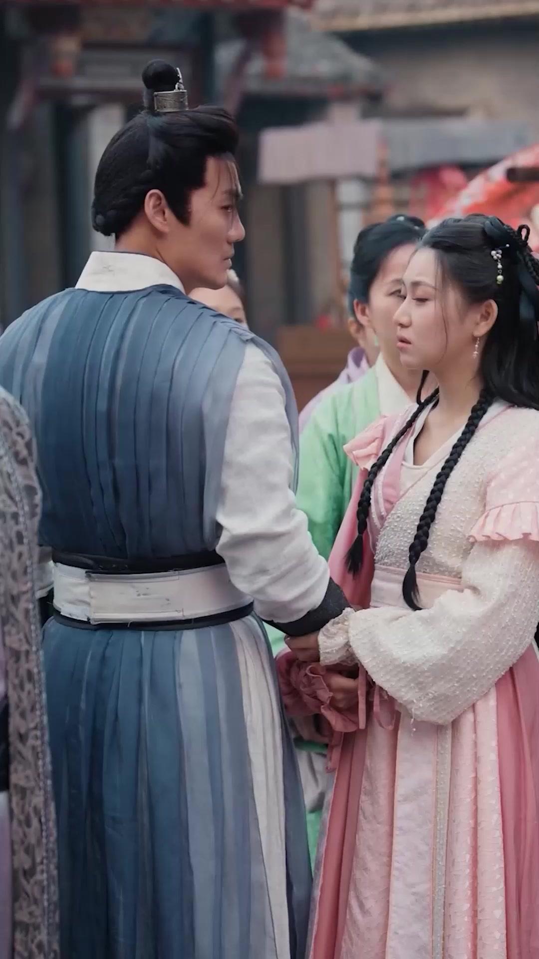 التّغنّي في مَهَبّ الرِّيحِ