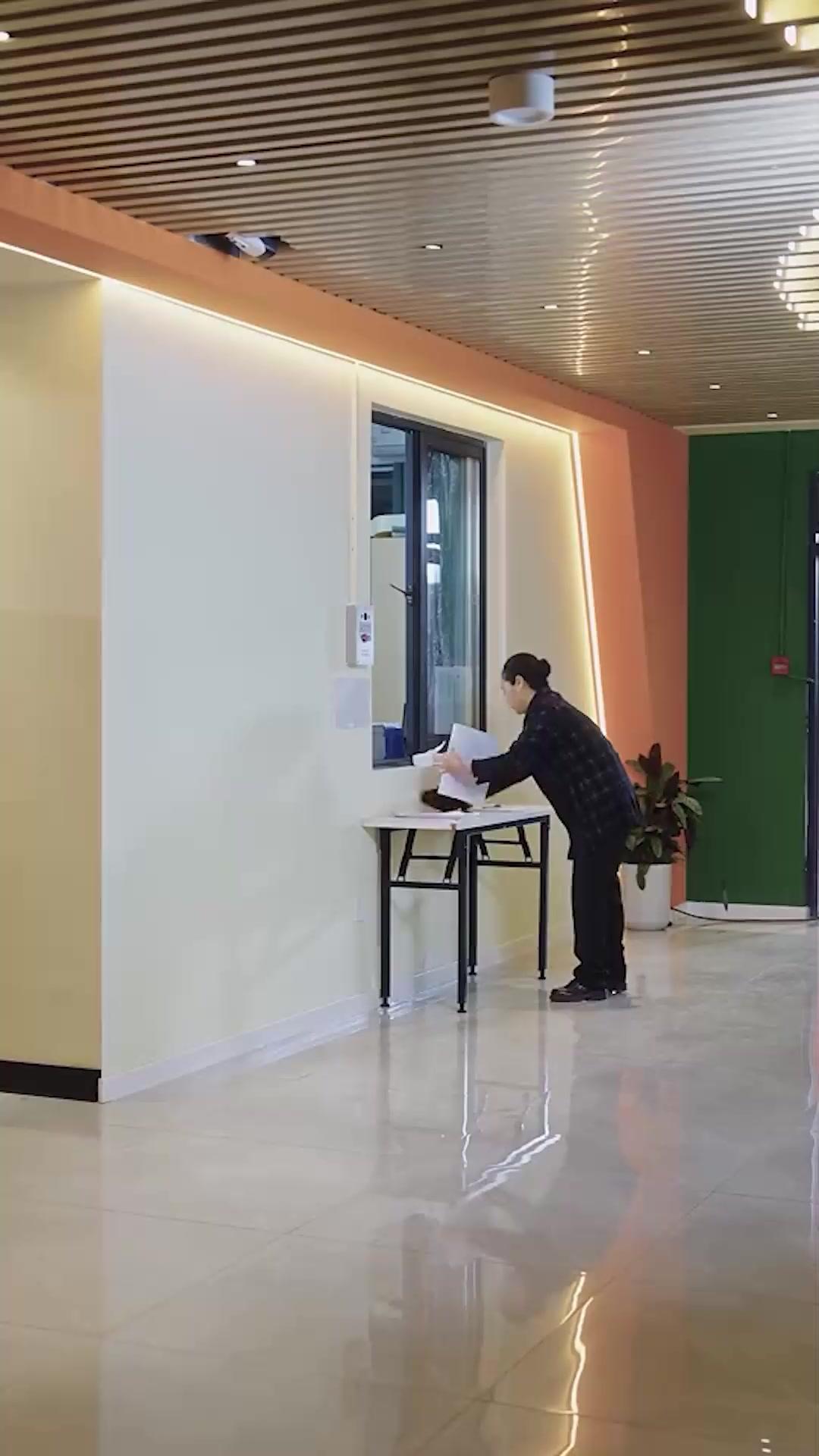 La Luce Bianca è Passata, Ho Scelto la Bella del Campus