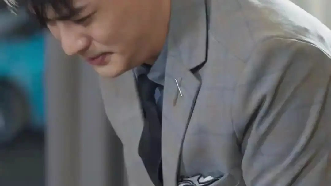 The Return of the Master: When Cane Meets Cufflink in a House of Mirrors