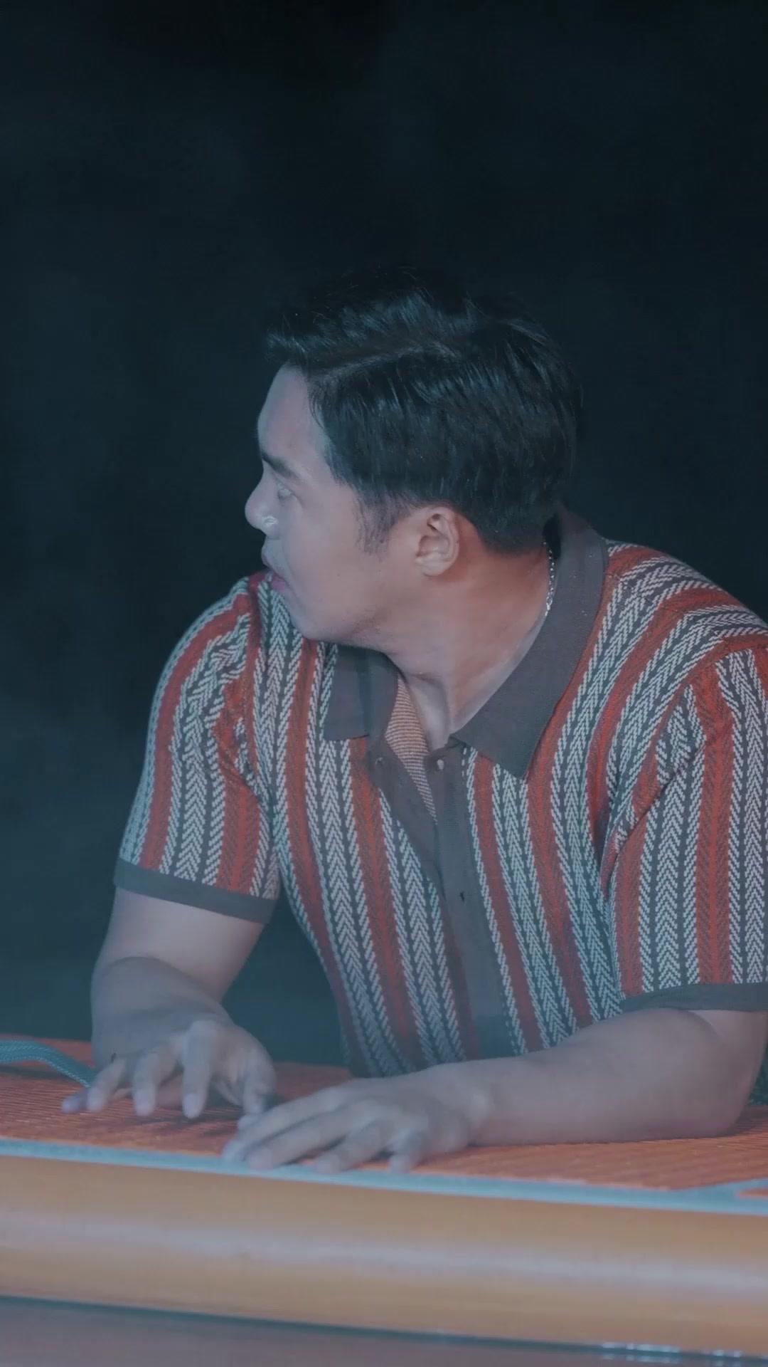 Lari!  Jerung raksasa datang!