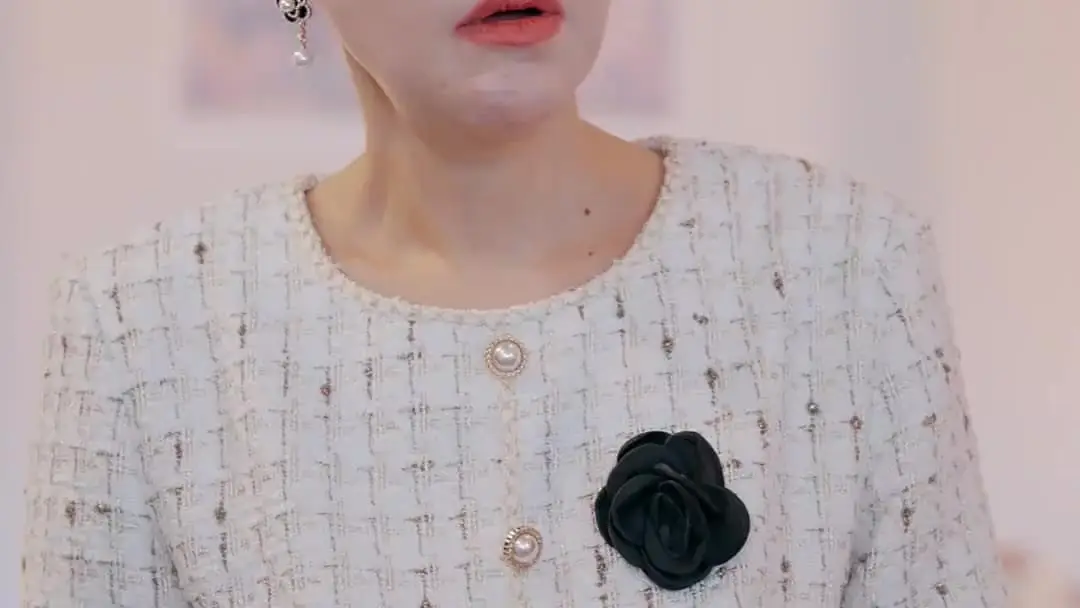 Mi marido mendigo es un magnate oculto: El collar que rompió el silencio