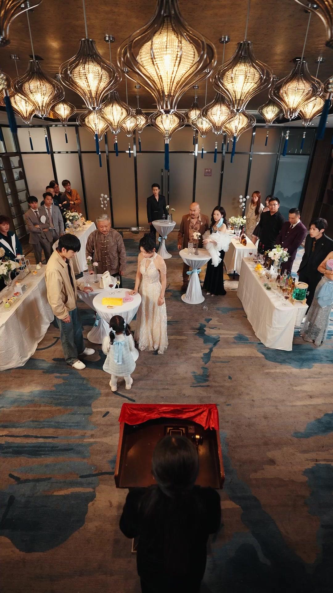 Mortals! Little God of Wealth Is Here!