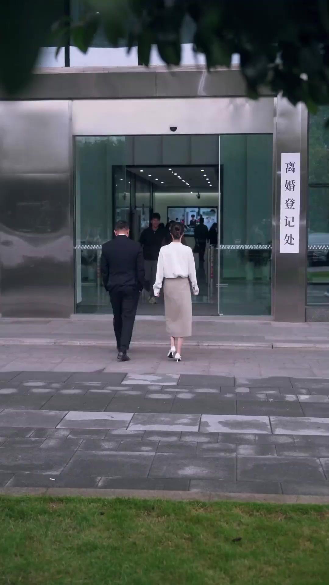 ربة منزل عند مفترق مصير 