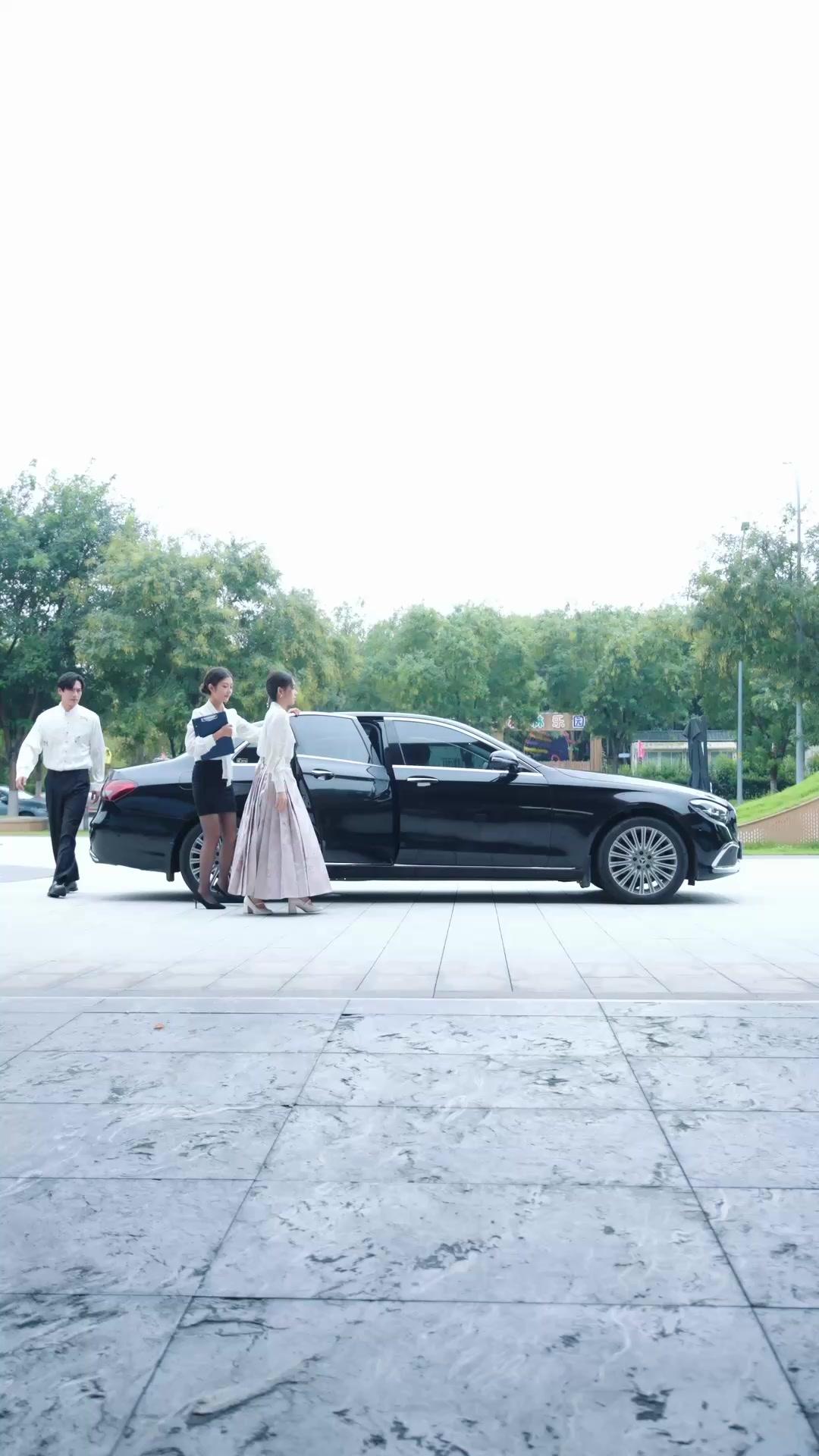 O Imortal de Ouro e a Esposa Muda