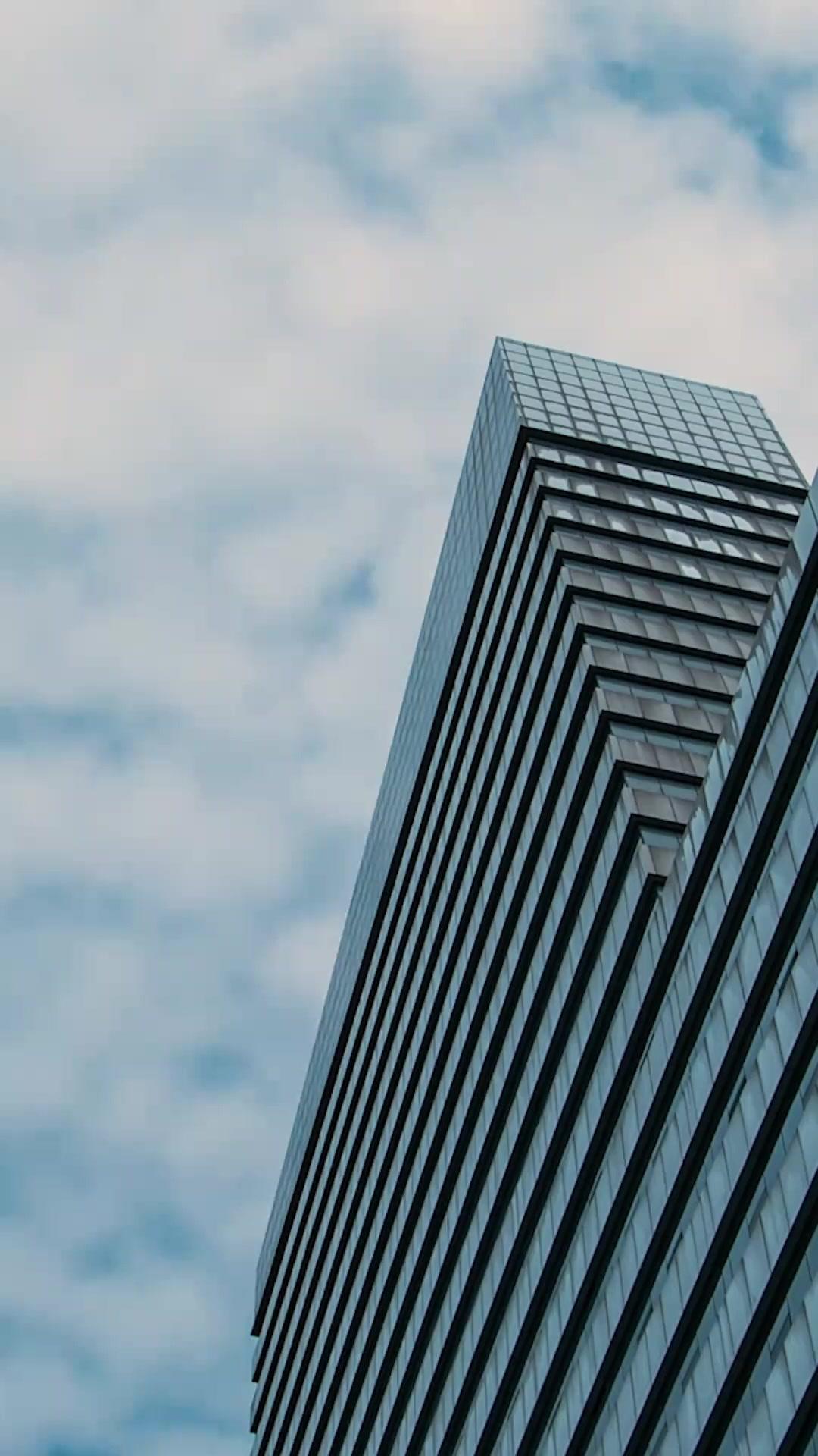 Ev Kadını Değilim, Patron Benim