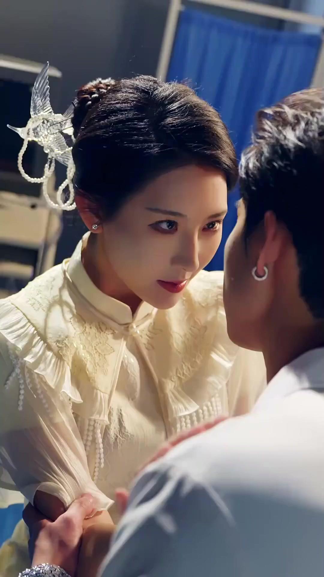 Rosas se mueven solo