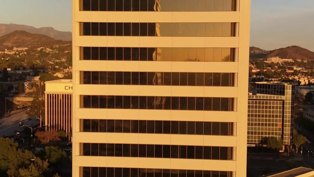 Blind Date with My Boss: When the Gift Bag Holds a Time Bomb