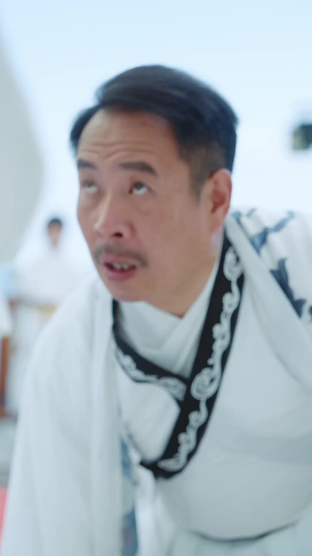 CE BLEU QUI PULVÉRISE LES DIEUX