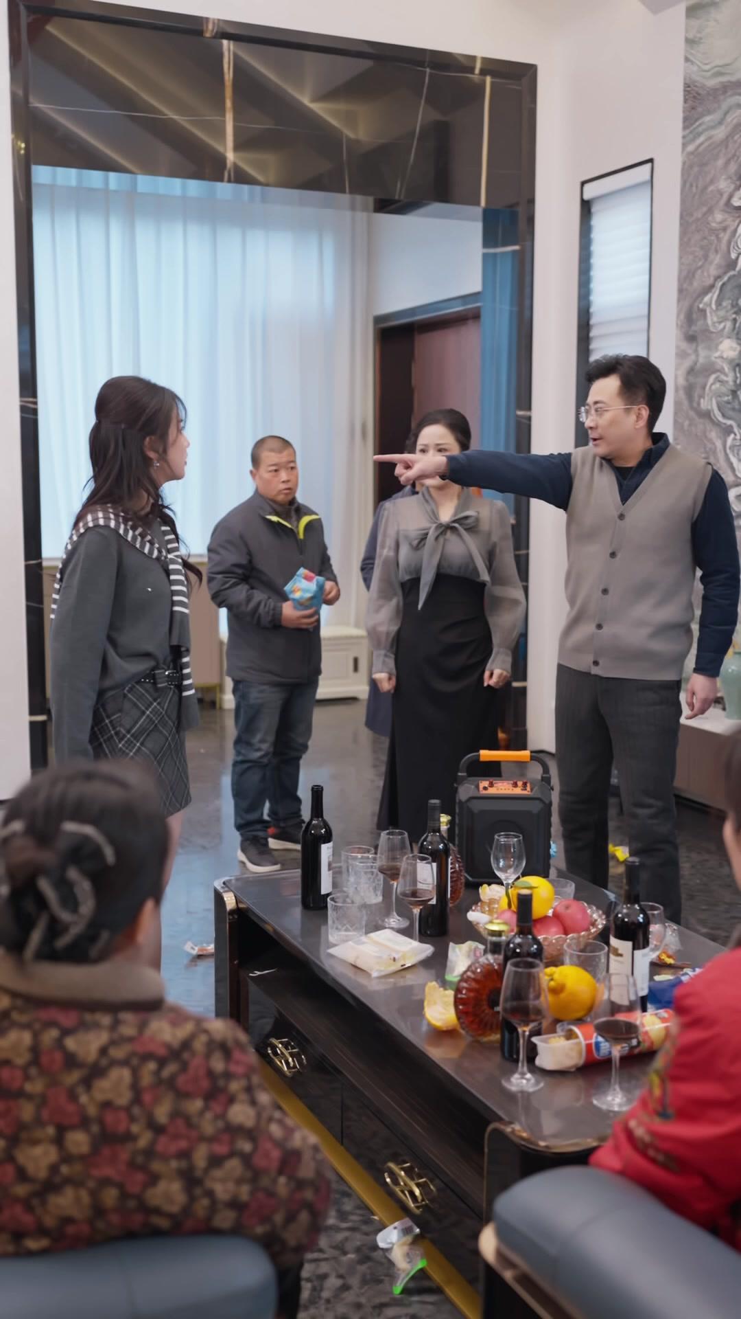 Topeng Palsu Keluarga