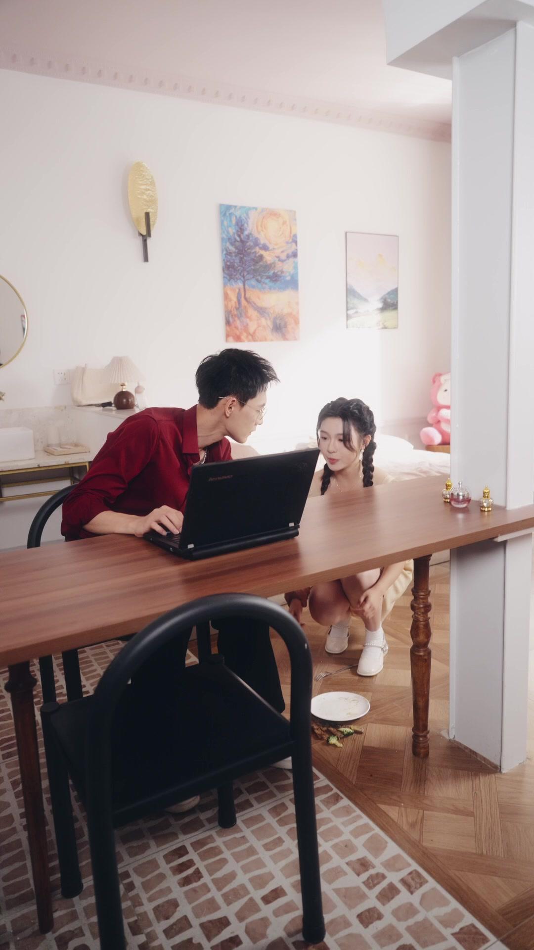 بين الشفقة والحب